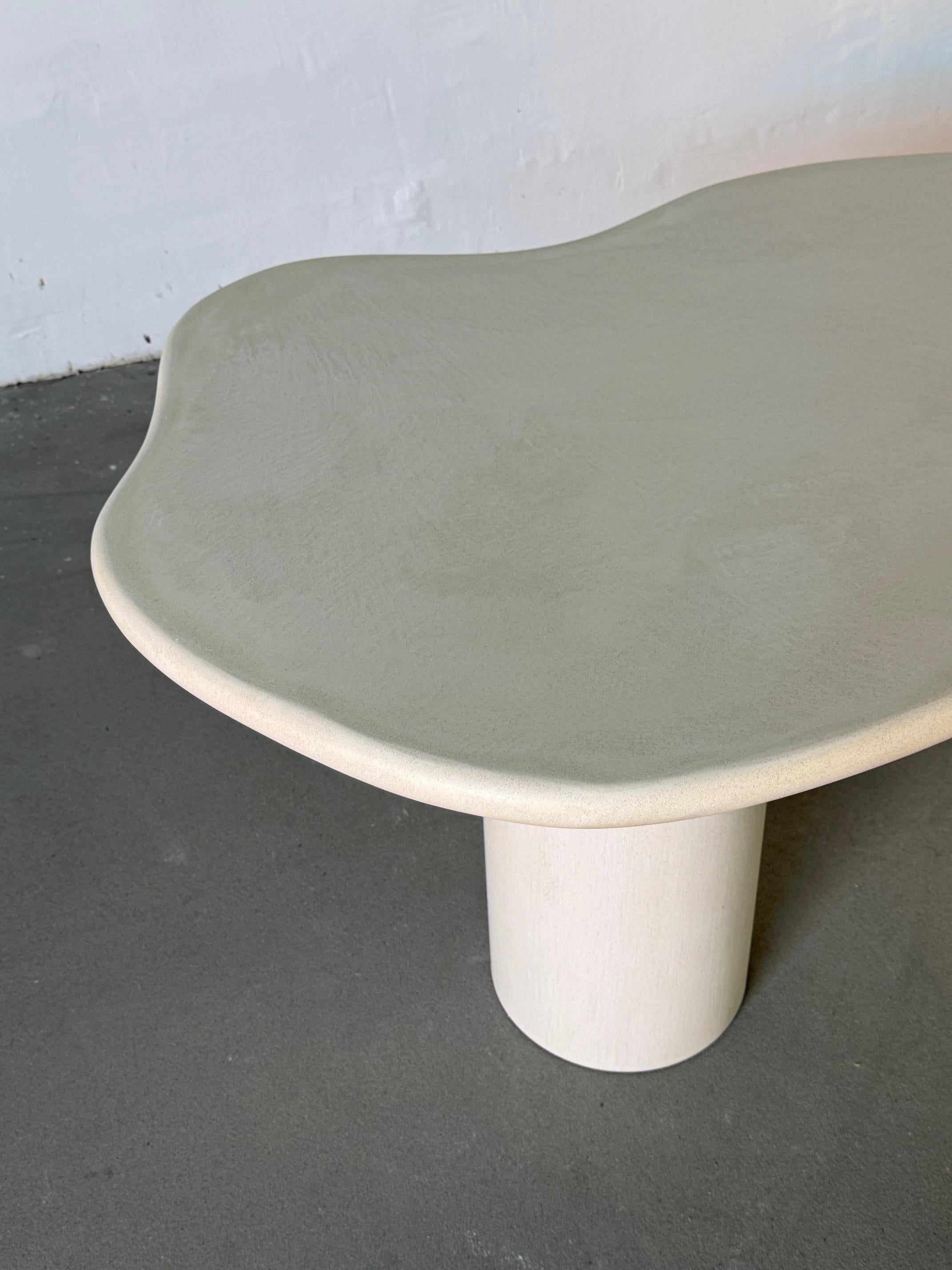 Zeitgenössischer Esstisch 