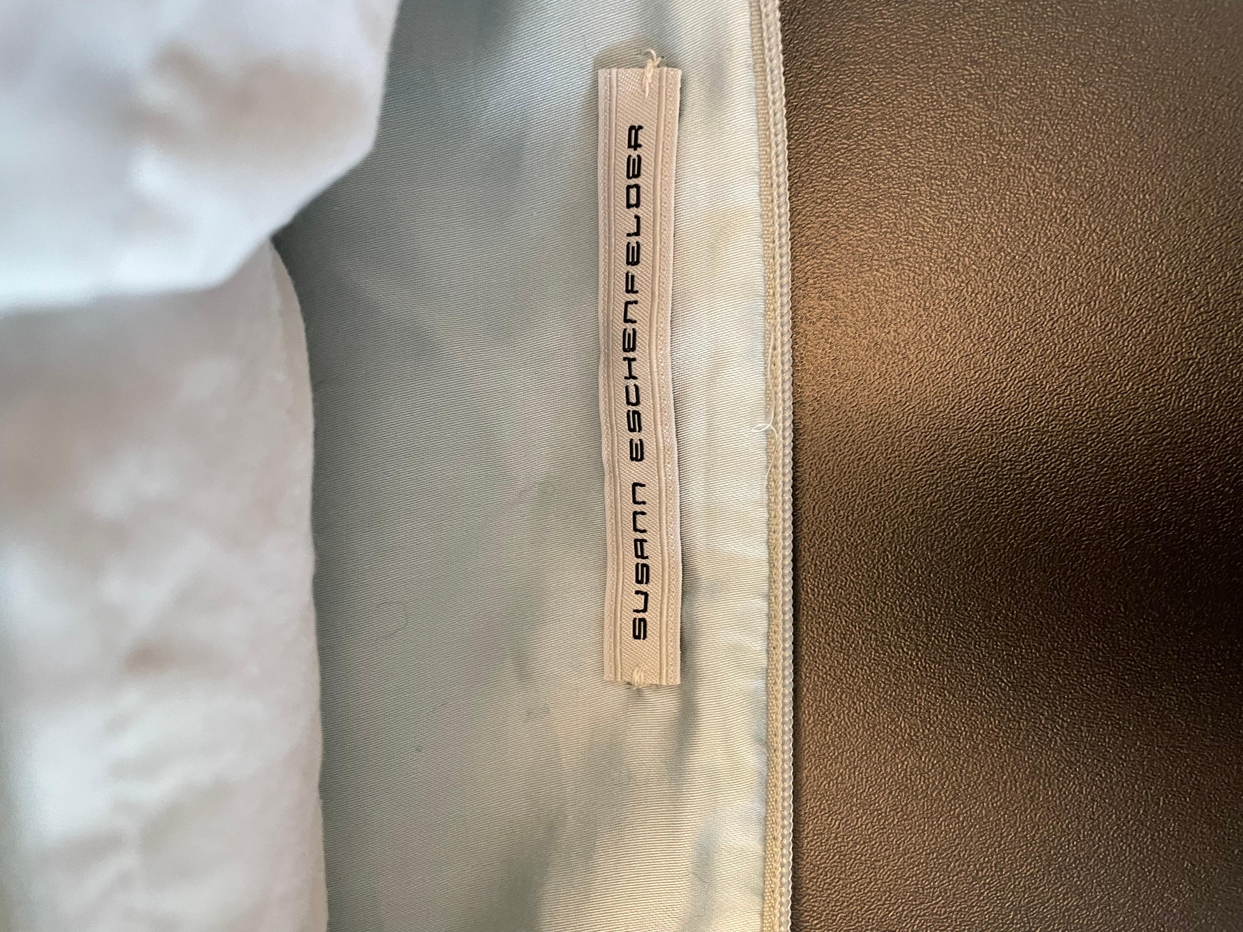 Coussin contemporain Design/One brodé à la main avec de la laine et des perles Couleur Sage en vente 7