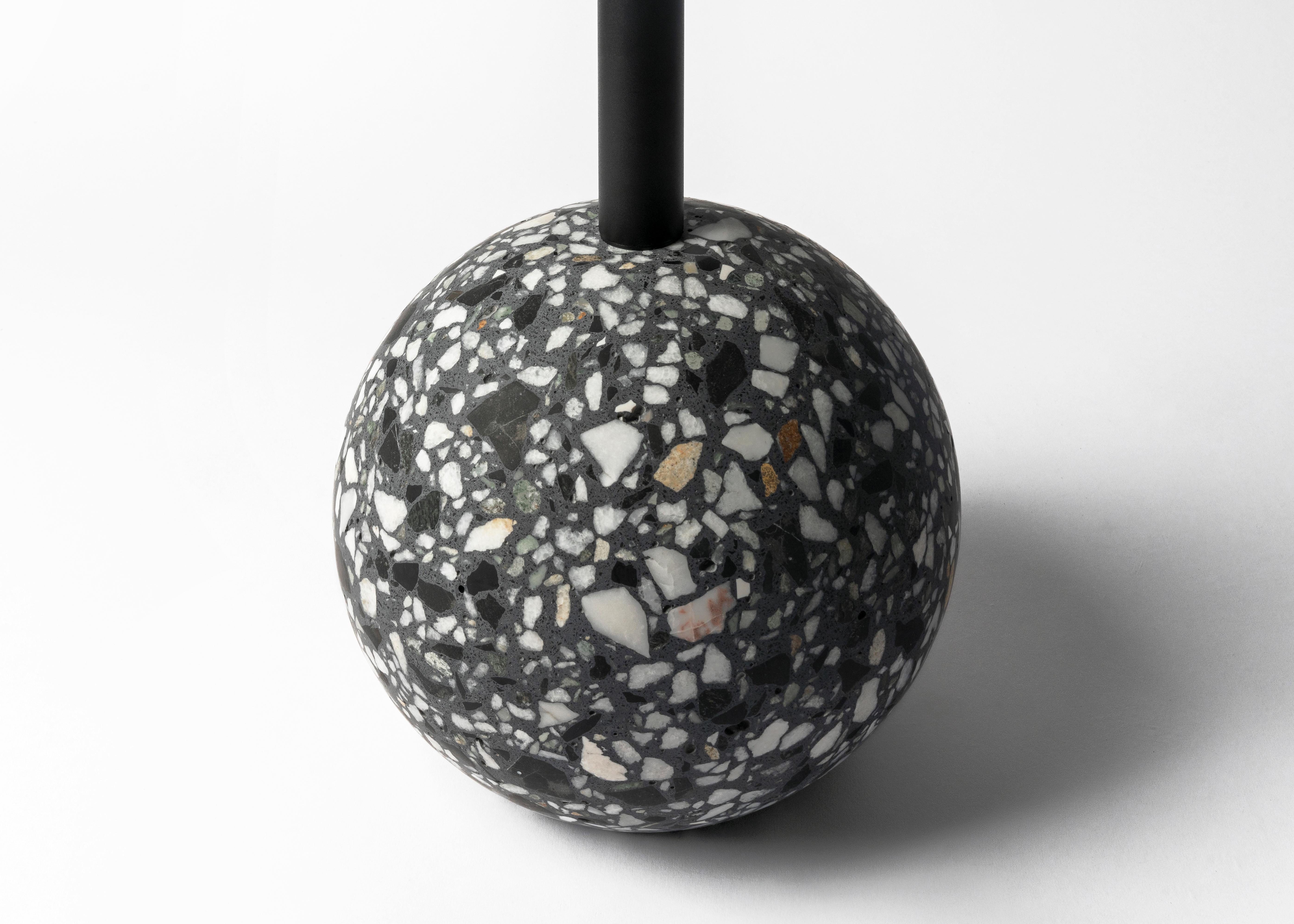 XXI secolo e contemporaneo Appendiabiti contemporaneo '8' in Terrazzo Nero in vendita