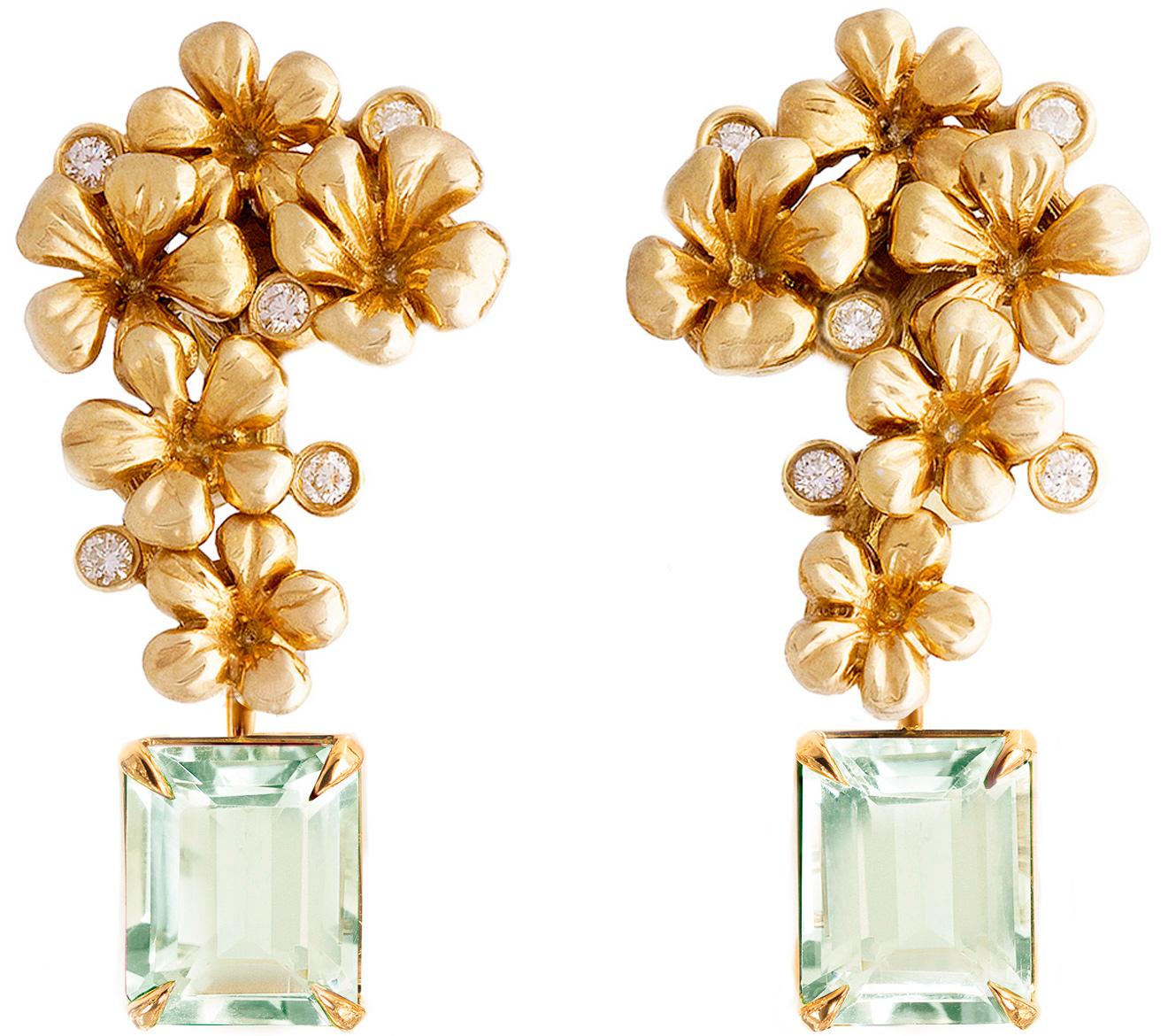 Yellow Gold Contemporary Floral Stud Earrings with Diamonds and Green Quartzes For Sale 1