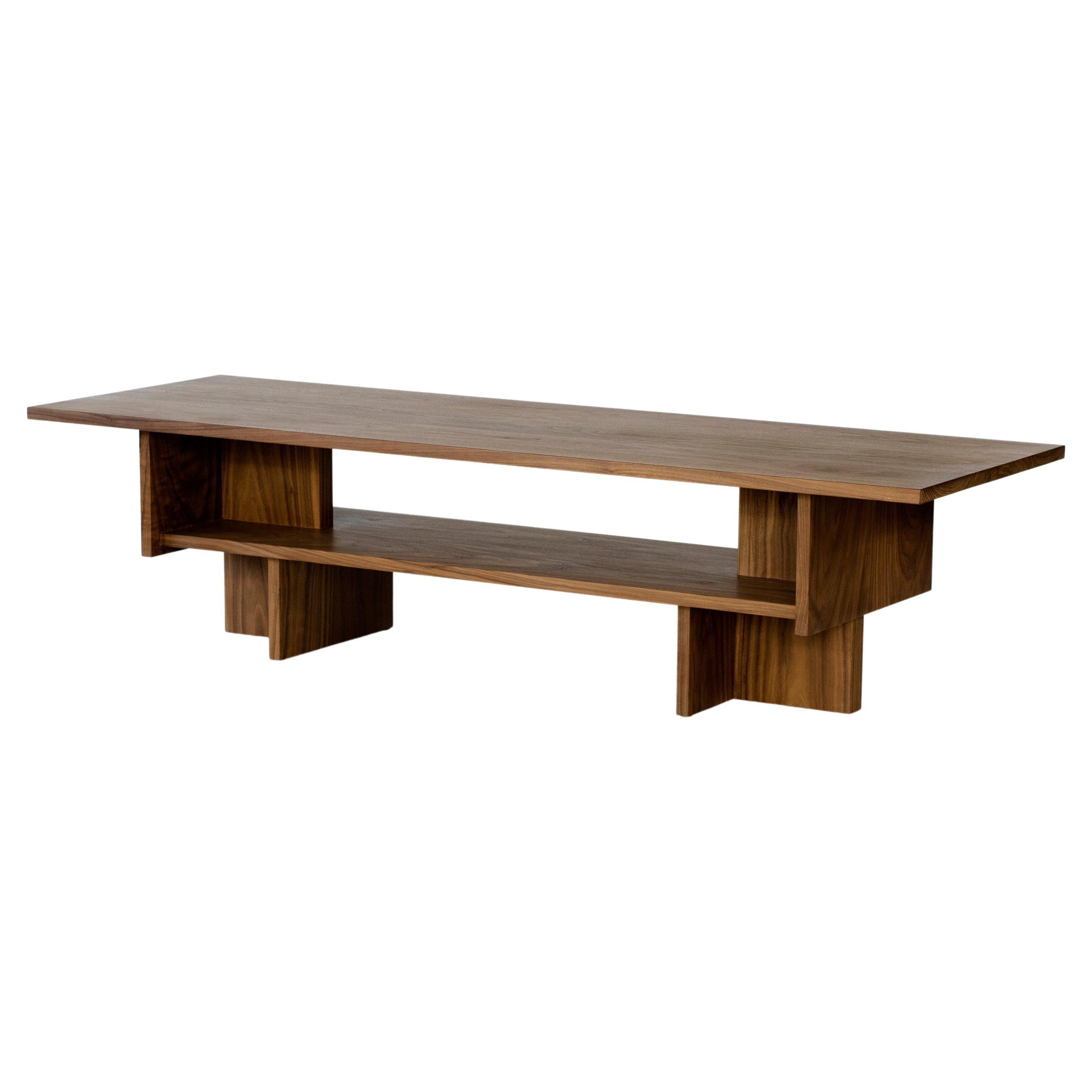 Table basse contemporaine Ballast en noyer de Casey Lurie