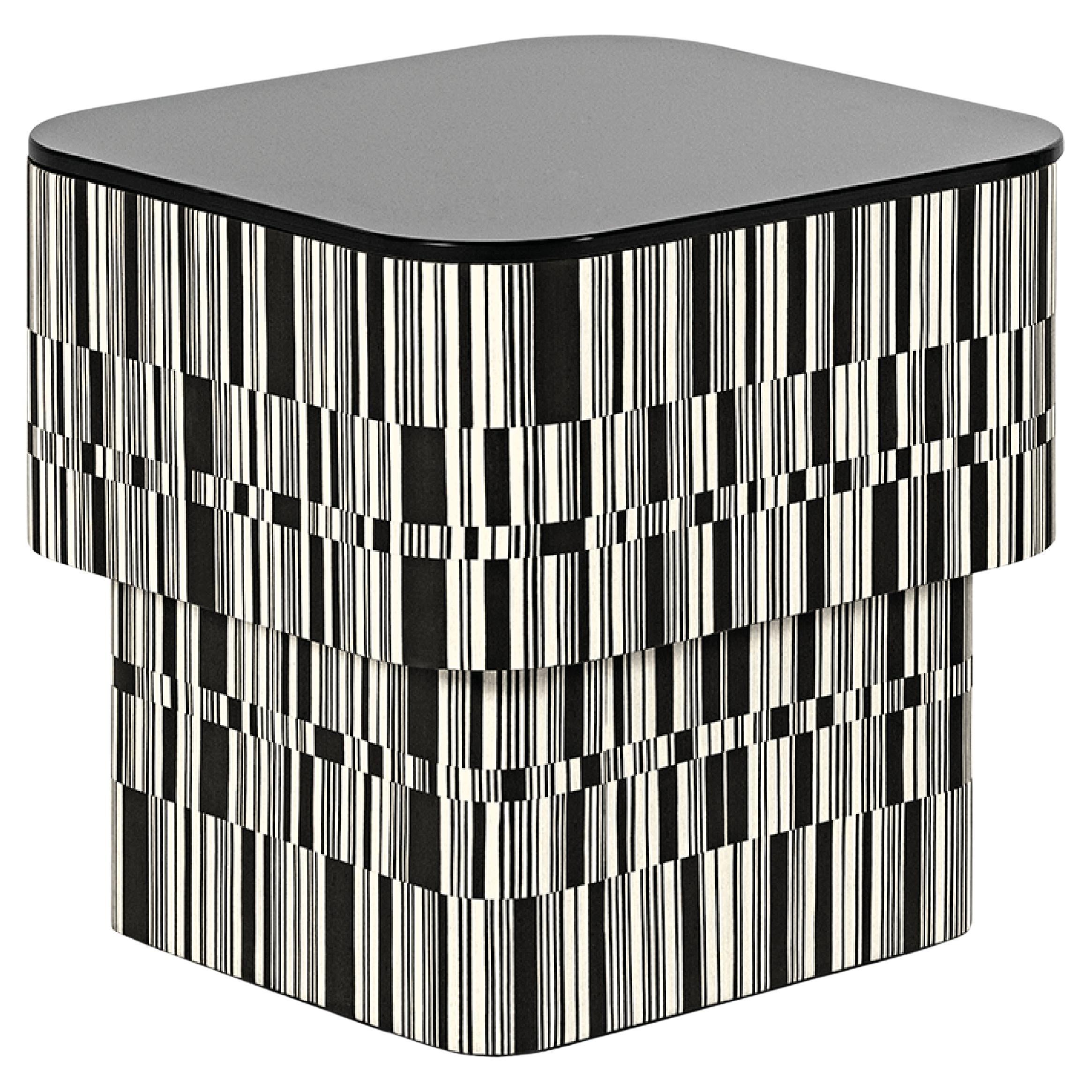 Table basse contemporaine par HESSENTIA, Bois marqueté noir et blanc, plateau en verre noir