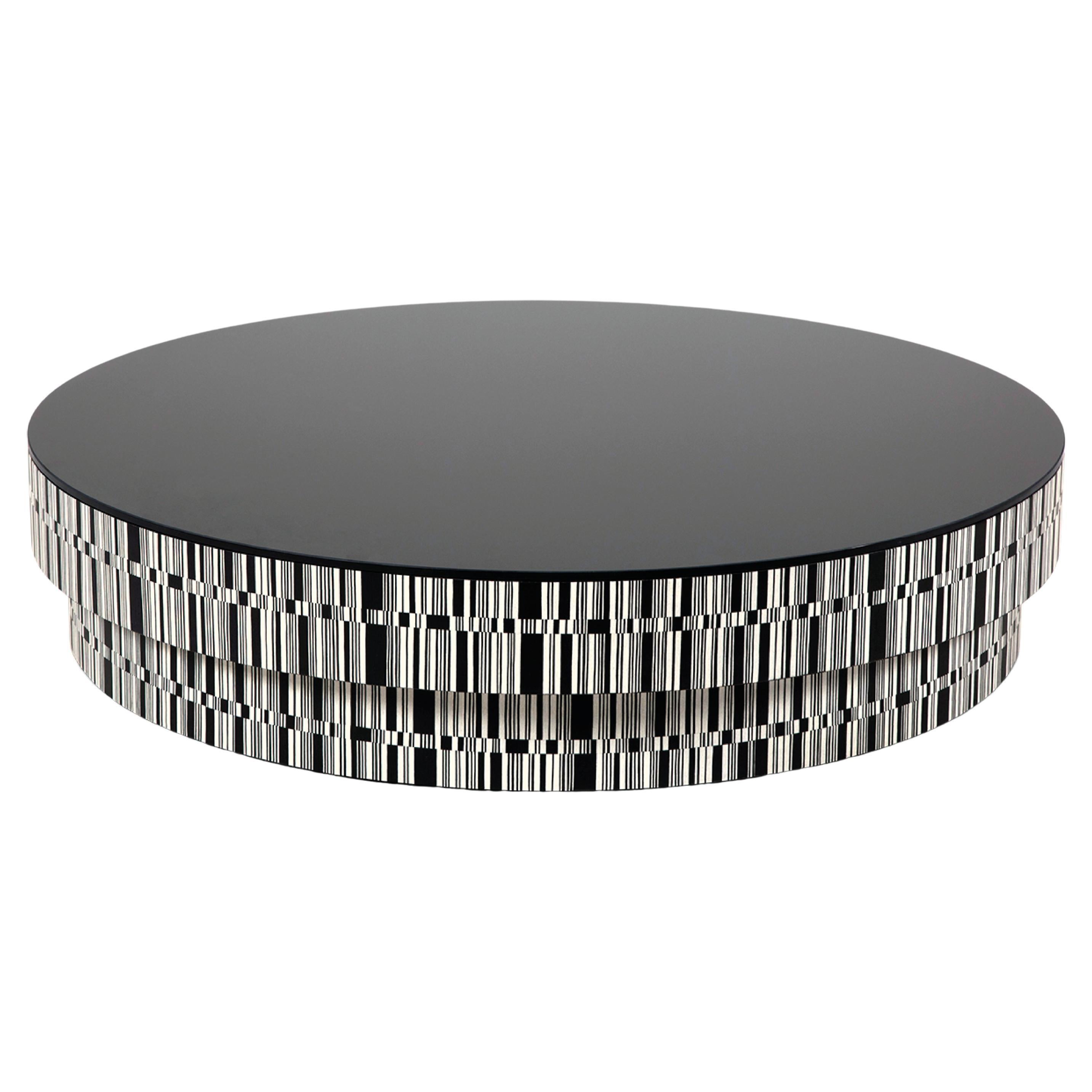 Table basse contemporaine par HESSENTIA, Bois marqueté noir et blanc, plateau en verre noir