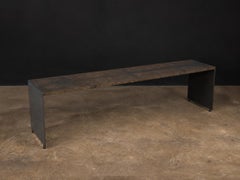 Table basse contemporaine en broussin de noyer et acier bruni de Costantini, Vinn