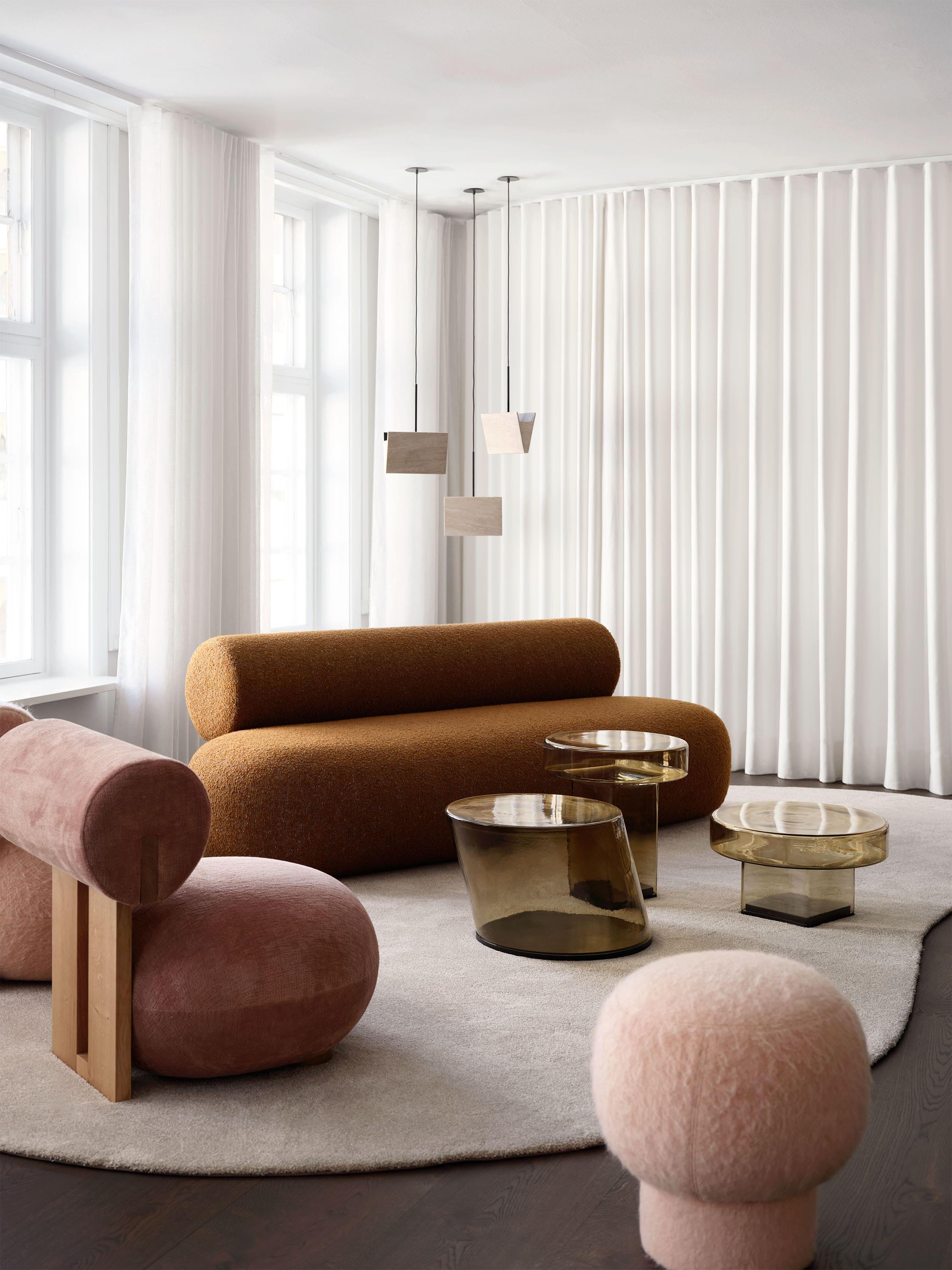 Table basse contemporaine 'Naked' par Norr11, verre ambré en vente 6