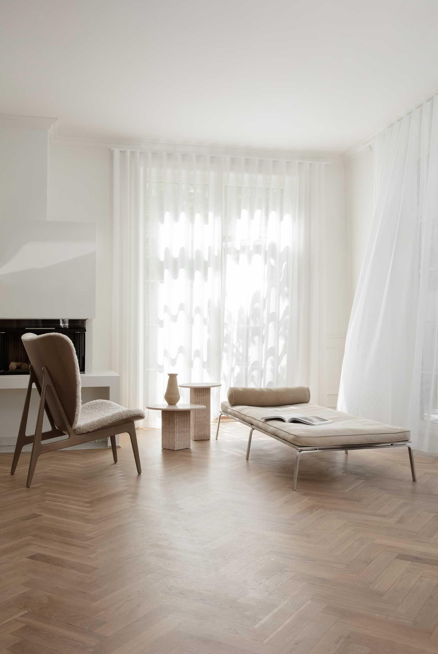 Contemporary Couchtisch 'SOHO' von Norr11, Grauer Travertin (Organische Moderne) im Angebot