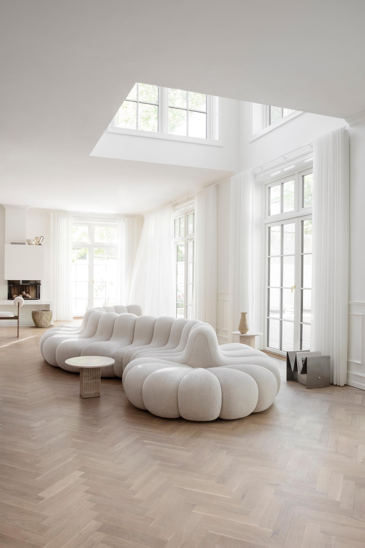 Contemporary Couchtisch 'SOHO' von Norr11, Grauer Travertin (Dänisch) im Angebot