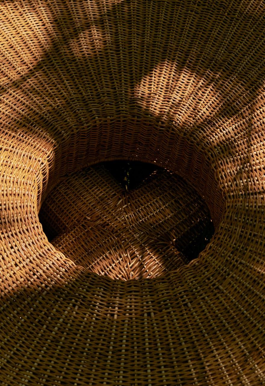 Fango
Table basse
Fabriqué par Fango.
Colombie, 2023
Fibre de Yaré et structure métallique.

Mesures
160 x 160 x 30h cm
63 x 63 x 11,8h in

Provenance
Fango Studio, Medellín, Colombie.

Expositions
Casavells 2023.

Concept
La collection Ibuju