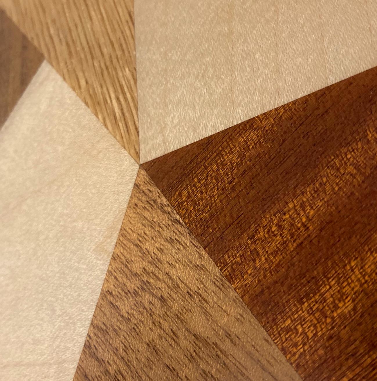 Futuriste Table basse contemporaine Marzia Boaglio Table basse en bois de noyer Marron en vente