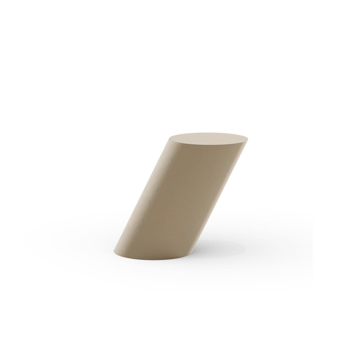 Contemporary Couchtisch 'Tilt' von Norr11, Chai (Beton) im Angebot