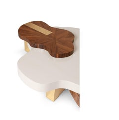 Mesa de centro contemporánea con diferentes tableros en cascada