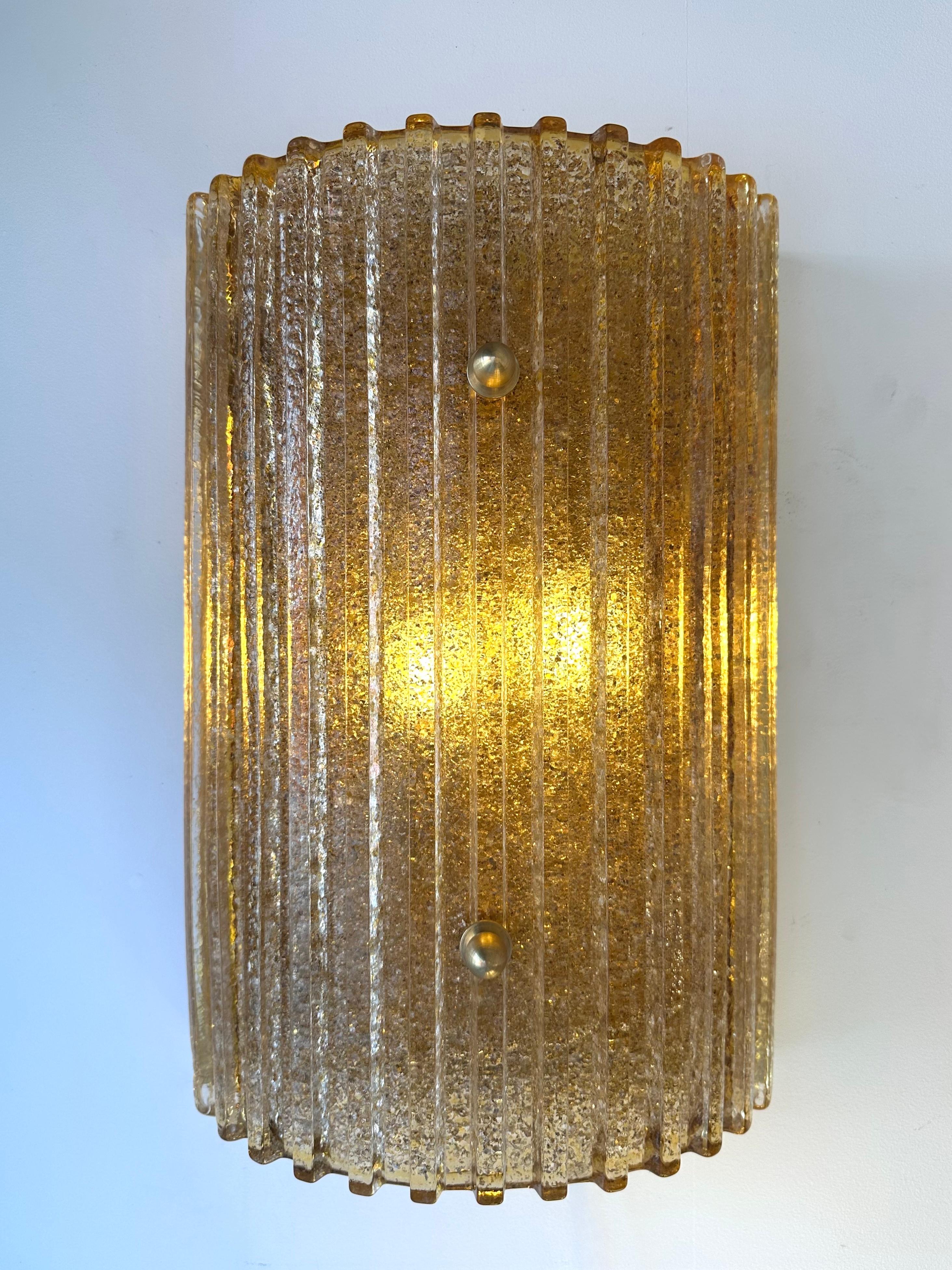 Lámpara contemporánea de cristal de Murano y latón Cola Gold Leaf Granita, Italia Latón en venta