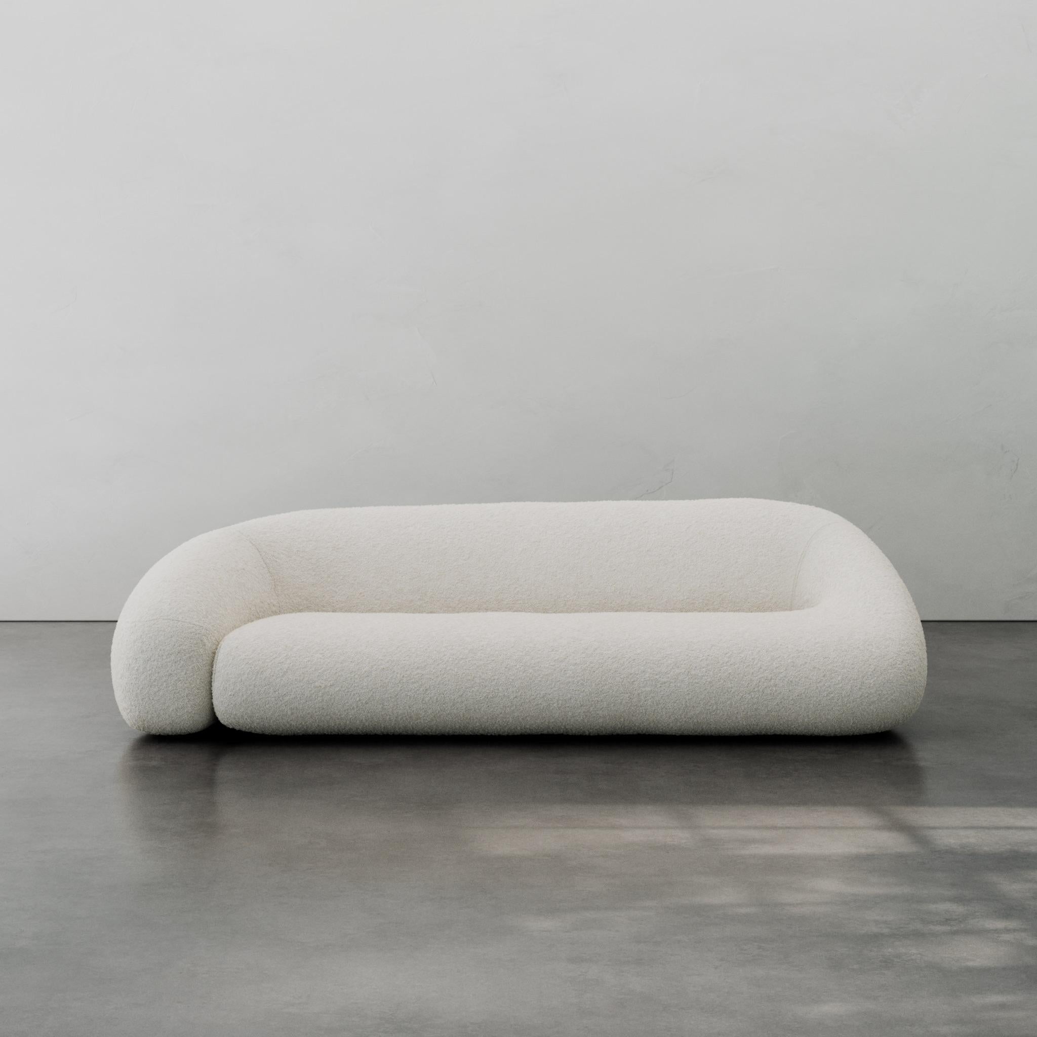 Contemporary Colar 2-Sitzer Sofa mit weicher Form (Polster) im Angebot