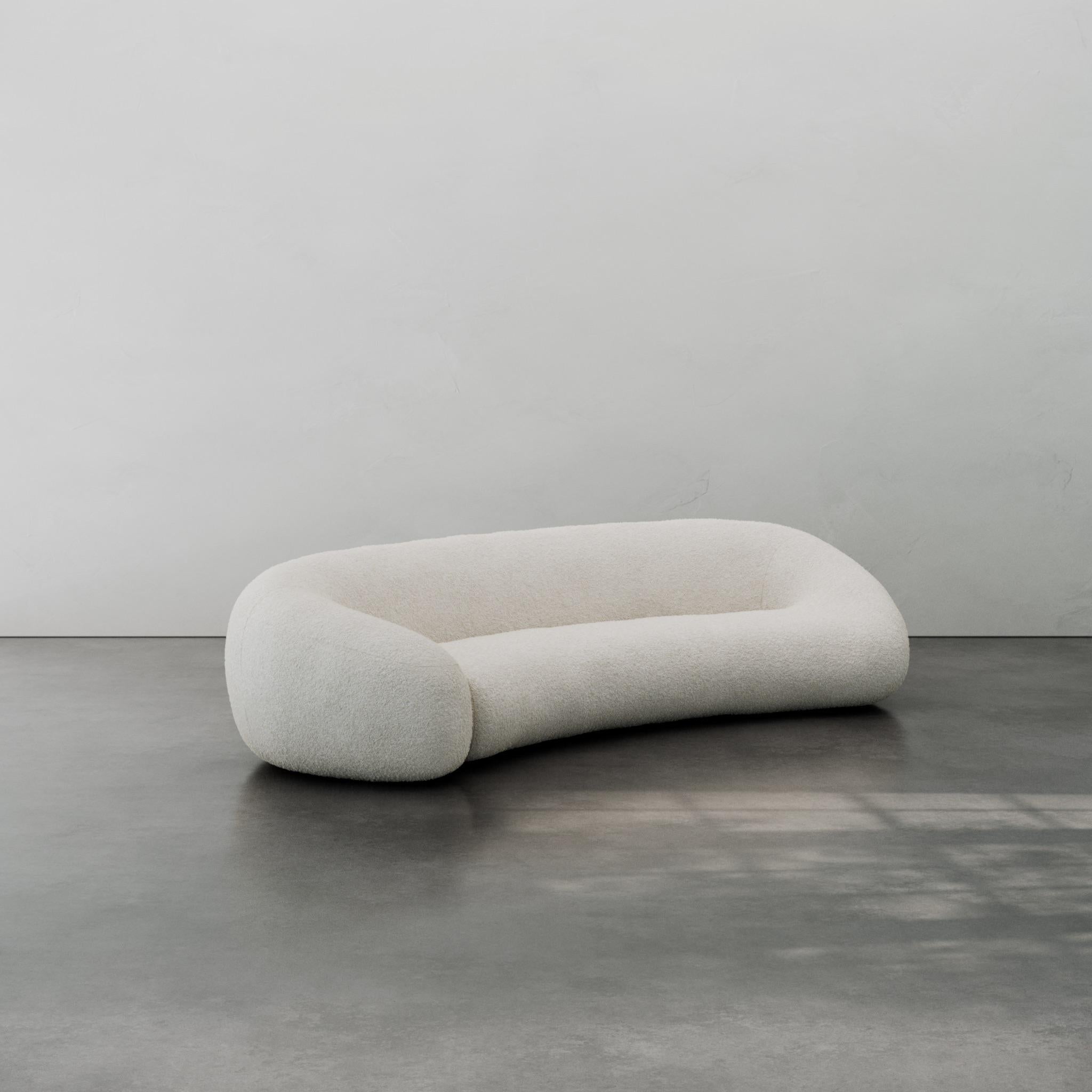 Fait main Canapé 3 places incurvé Contemporary Colar aux formes douces en vente
