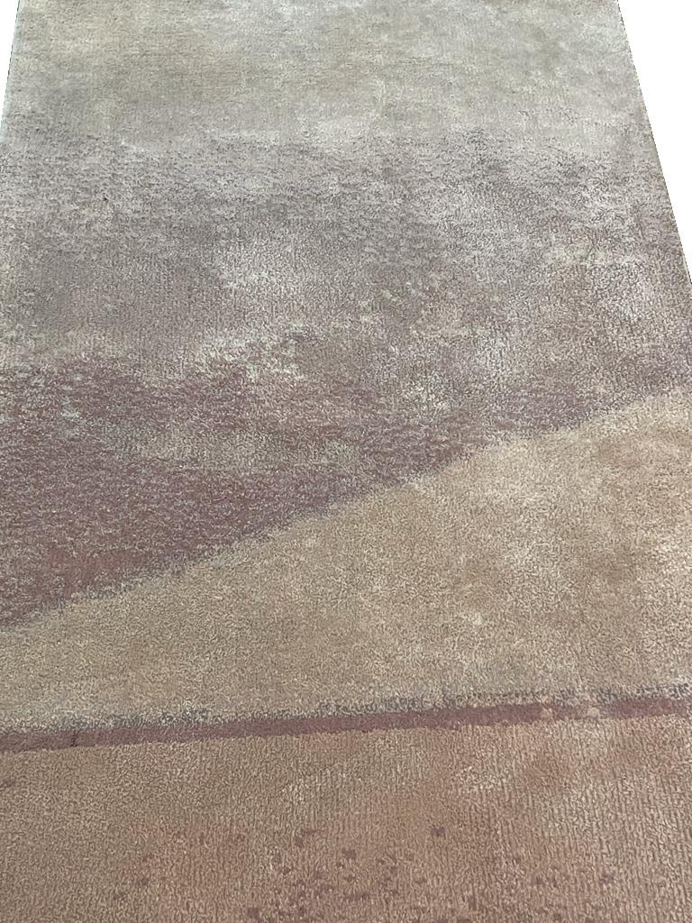 Zeitgenössischer handgeknüpfter Teppich aus Wolle und Seide in Hellblau und Lila mit Farbblockmuster im Angebot 4