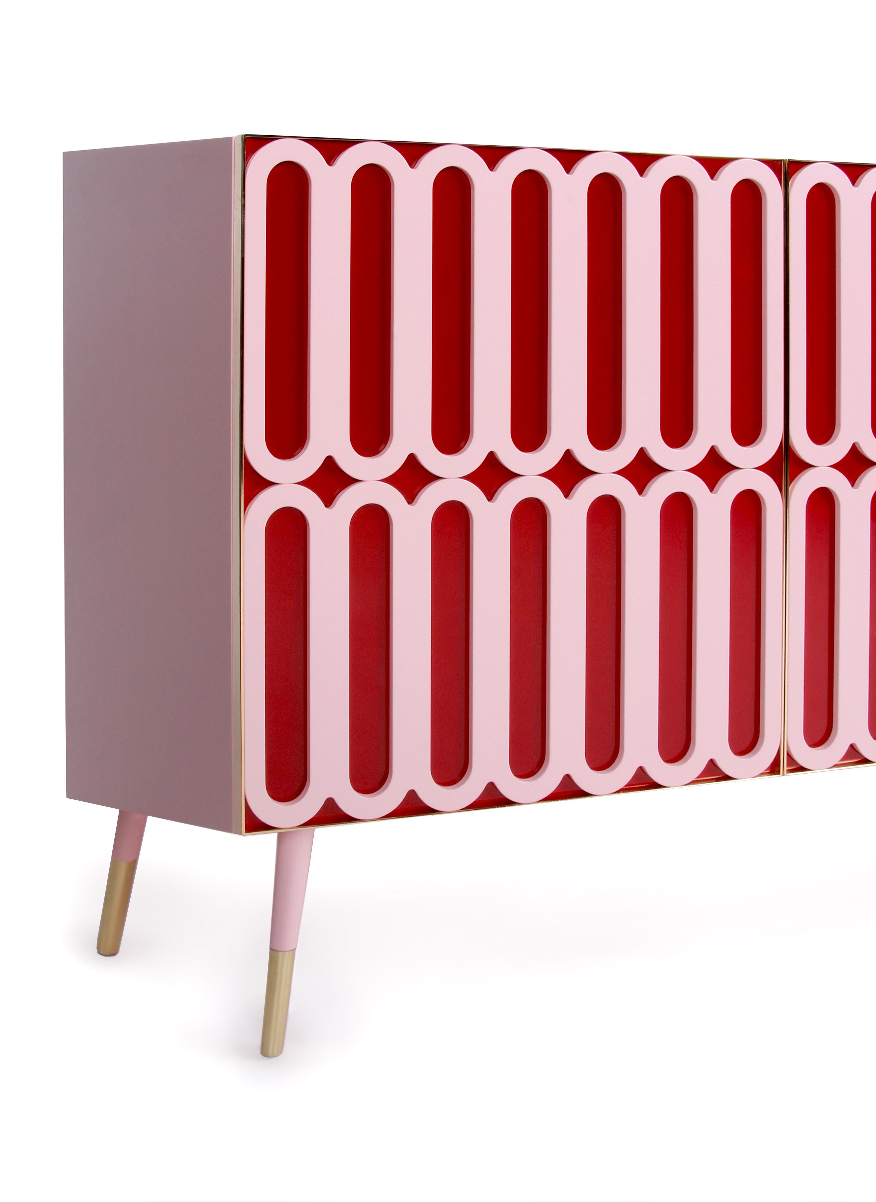 A colorful buffet in pink matte body and a pink matte pattern over a glossy royal red surface, elevated by a brass presence. Handmade by highly skilled European artisans.

Available in stock in Royal red and pink lacquer or can be made to order with