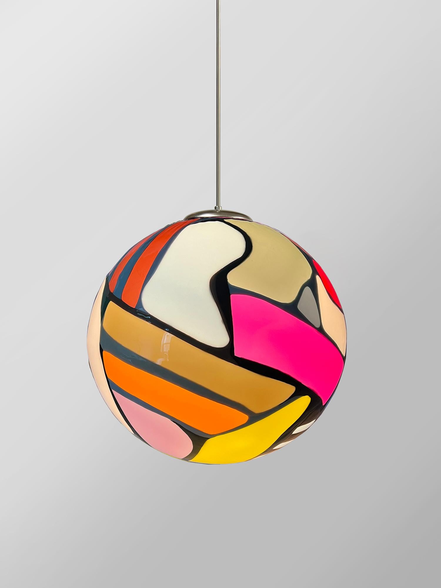 Our first lighting collection to capture the organic forms found only in our experimental MetaMATERIAL. With a blend of transparency and opacity, we create ethereal shapes of light and dark inspired by our signature Frequency pattern in a rainbow of
