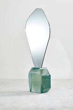 Specchio in resina colorata contemporanea di Cobra Studio & Greene