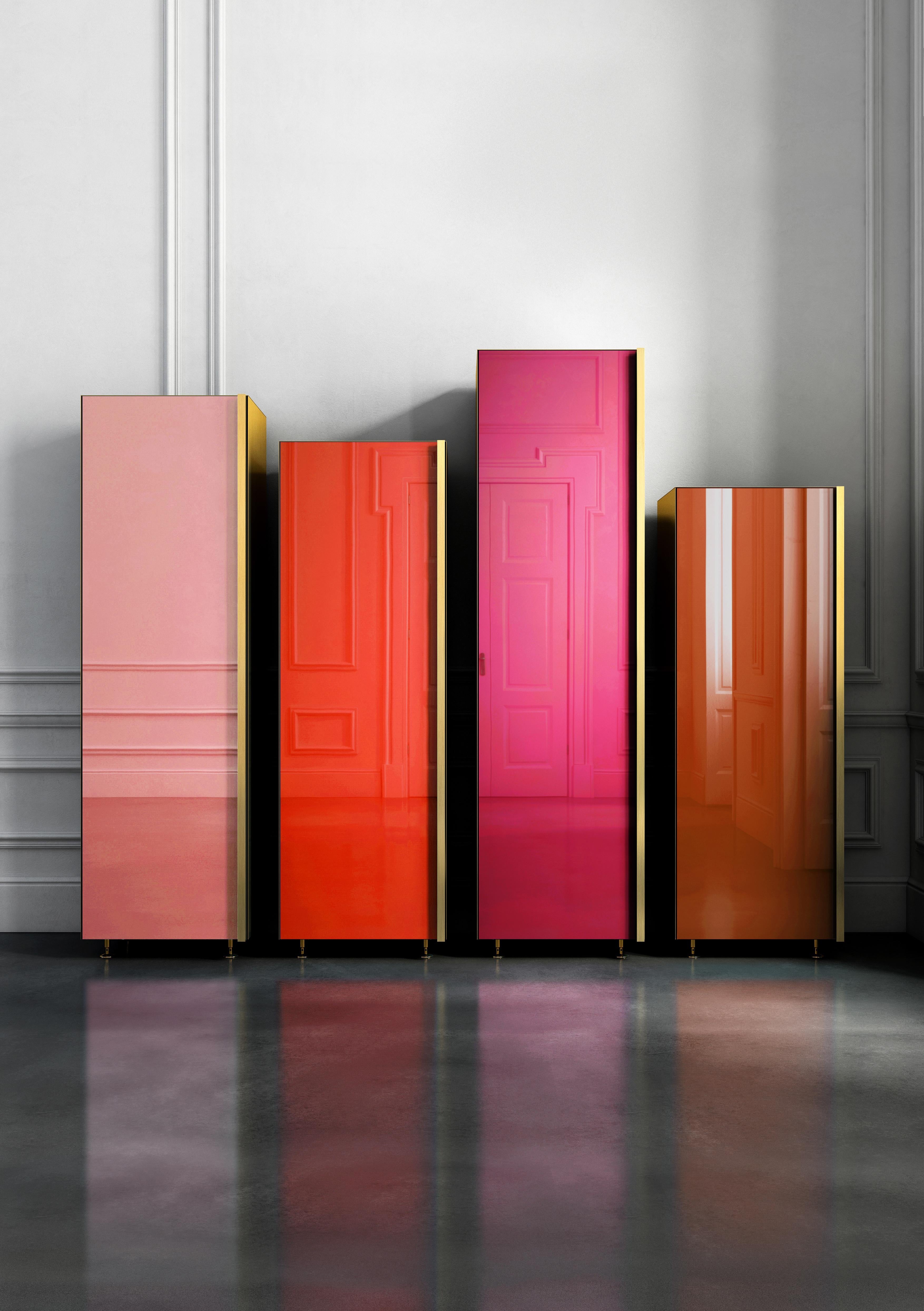 Contemporary Column Set aus vier Messing-Glasschränken Aufbewahrungseinheit Rot (Italienisch) im Angebot