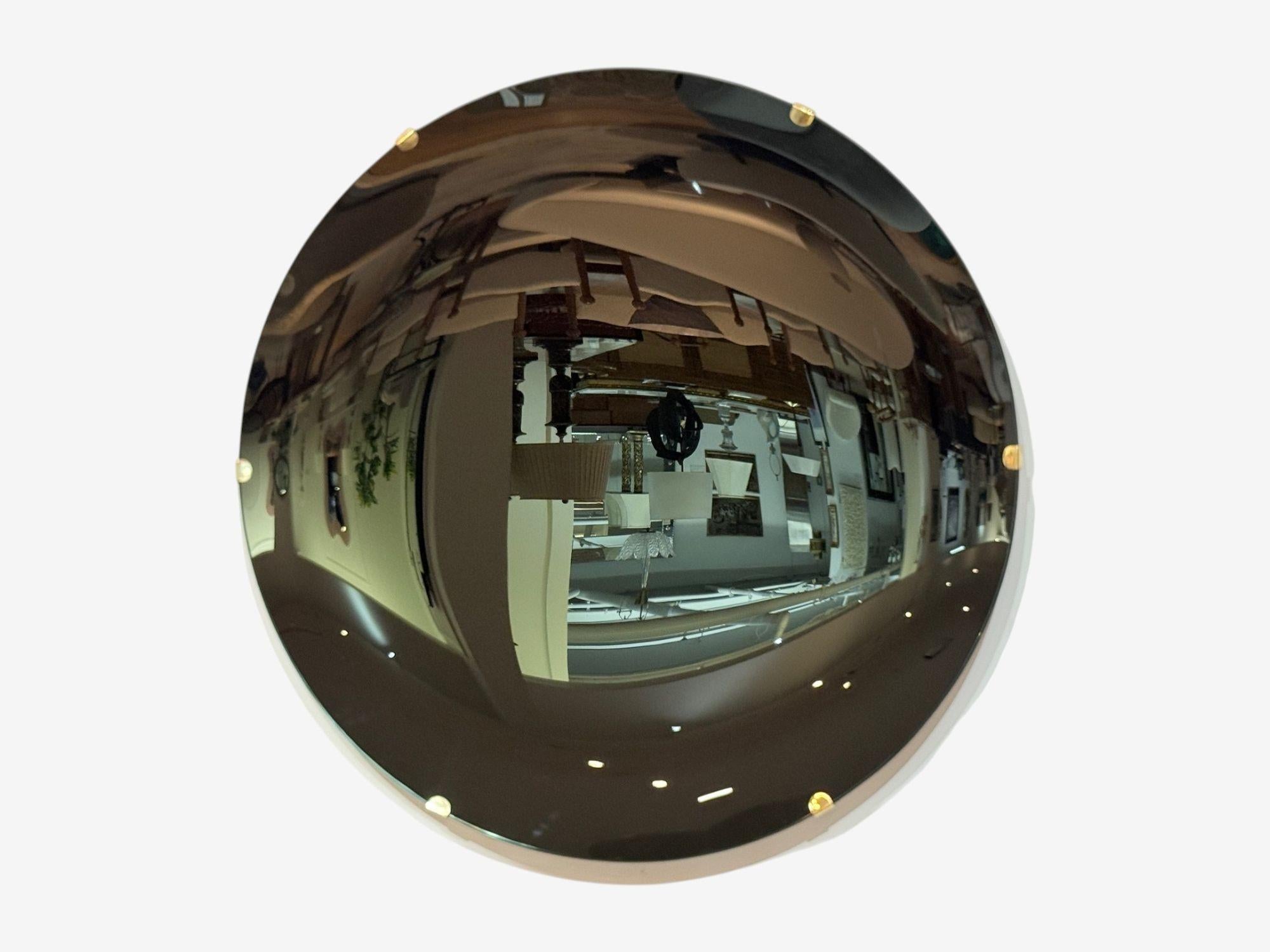 Contemporáneo, Cristal cóncavo, Latón, Negro Espejo de pared Modern Space Age

Un moderno espejo de pared de la era espacial con un diseño de cristal cóncavo con un profundo acabado negro y elegantes detalles de latón. Esta pieza del siglo XXI sirve