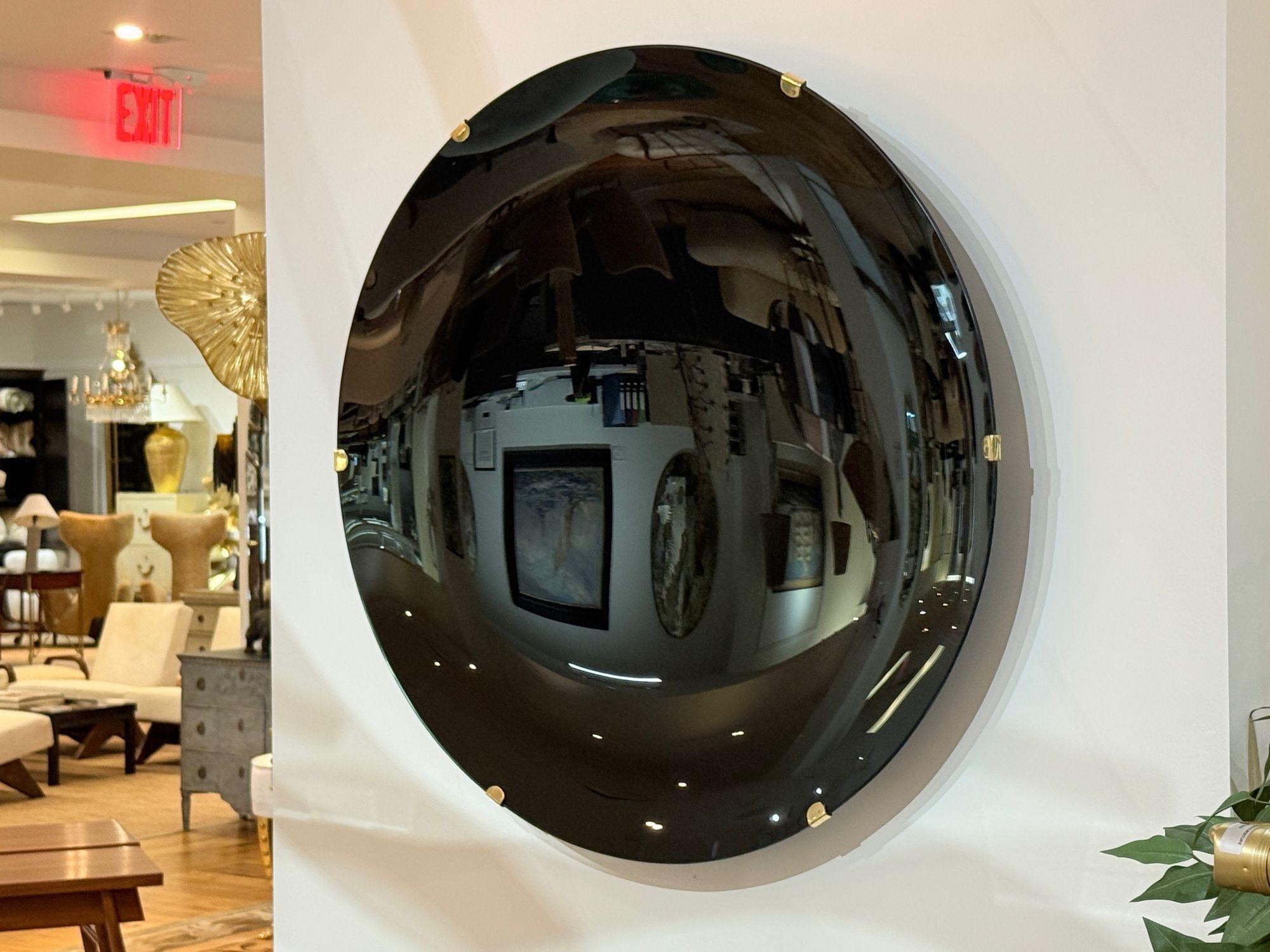 Contemporáneo, Cristal cóncavo, Latón, Negro Espejo de pared Modern Space Age en Bueno estado para la venta en Manhasset, NY