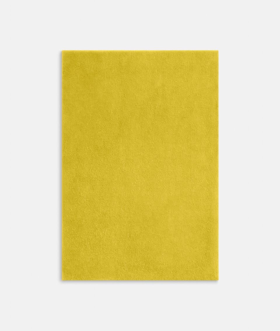 Silla de centro contemporánea Conchula, giratoria, mohair DEDAR, hecha a mano por Greenapple Cepillado en venta