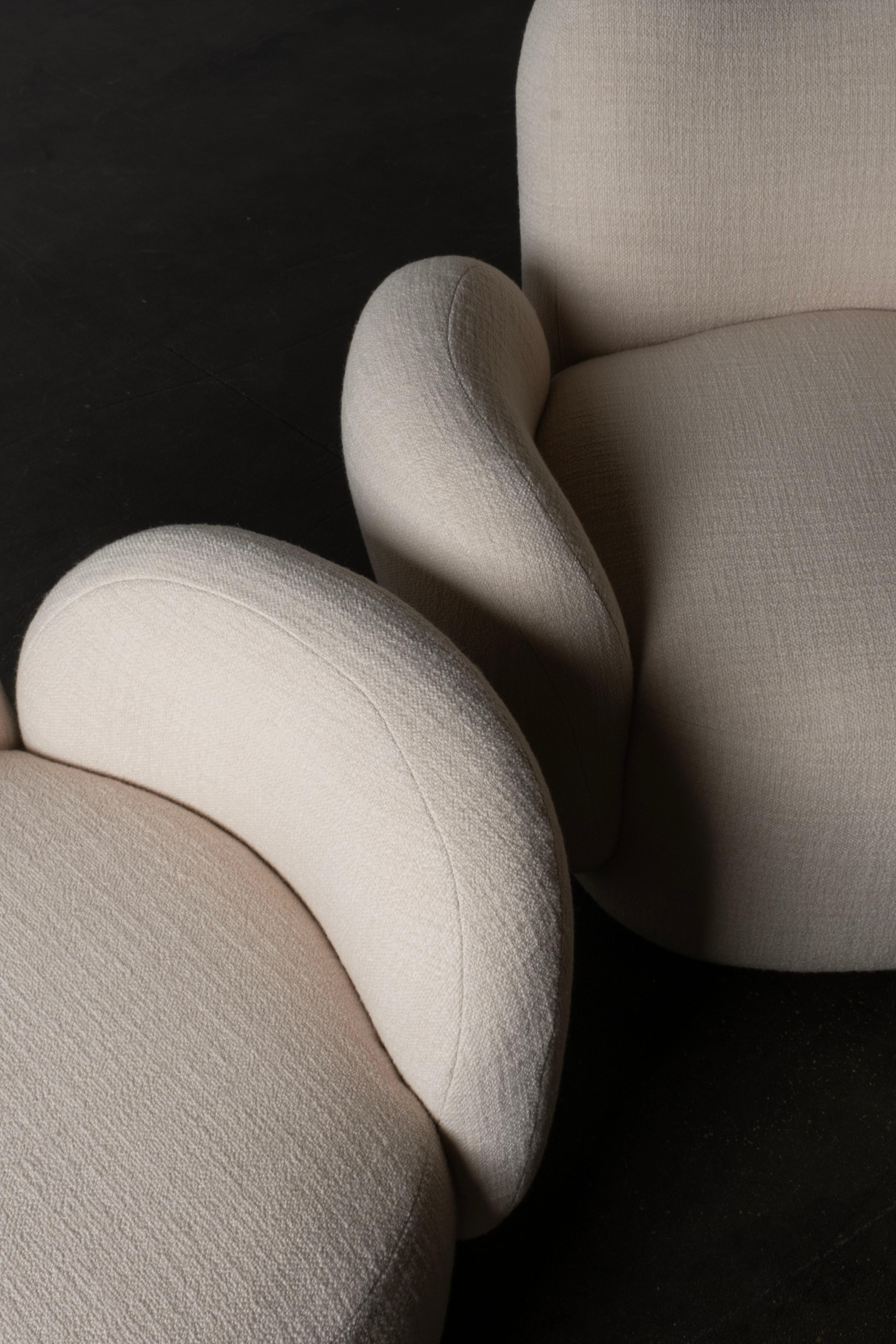 Chaise d'appoint contemporaine Conchula, pivotante, en laine Dedar, faite à la main par Greenapple Neuf - En vente à Lisboa, PT