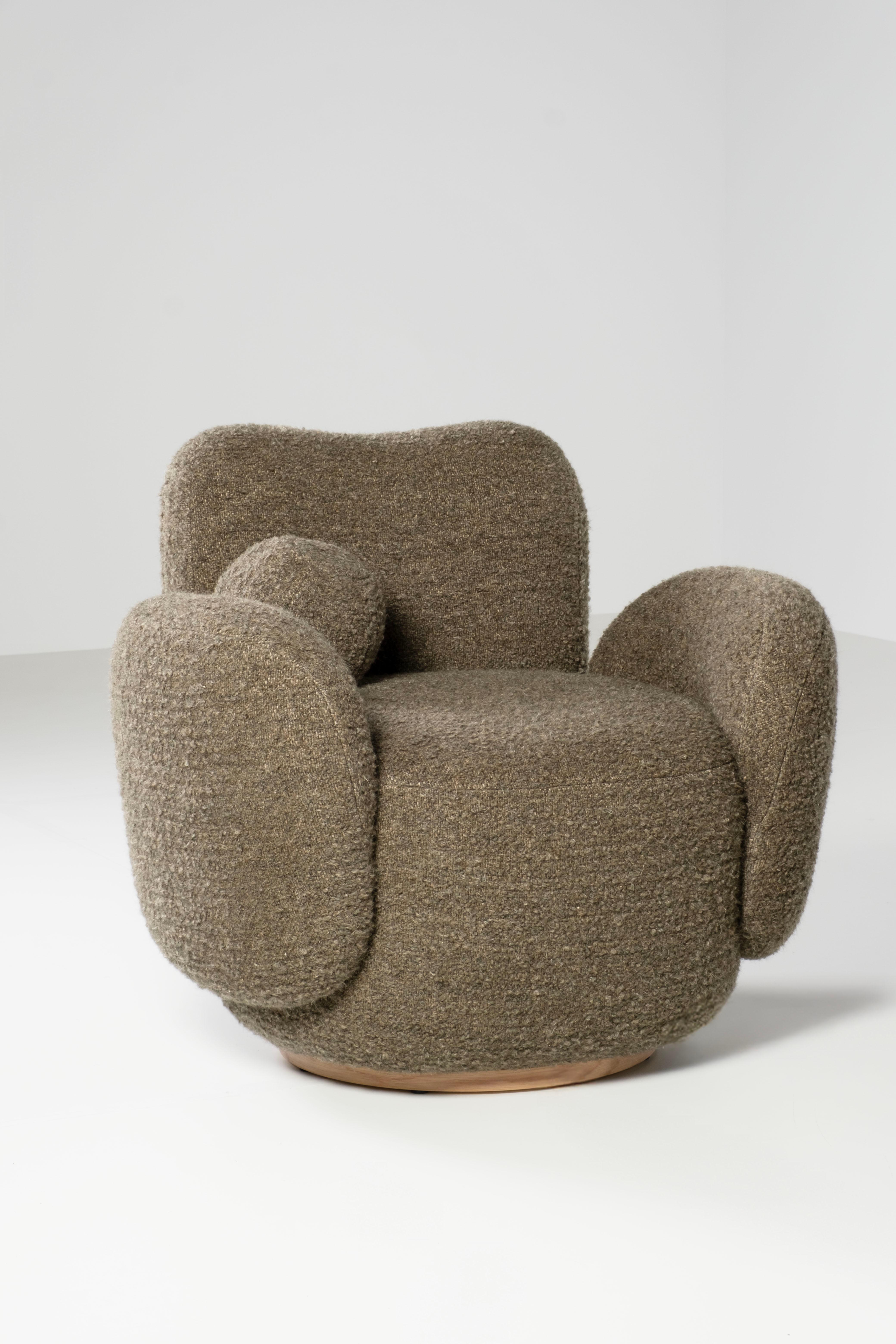 Moderner Conchula Drehsessel aus der Mitte des Jahrhunderts, Collection'S, handgefertigt in Portugal - Europa von Greenapple.

Der Lounge-Drehsessel Conchula ist ein raumbestimmendes Möbelstück, das sich durch seine auffällige Silhouette
