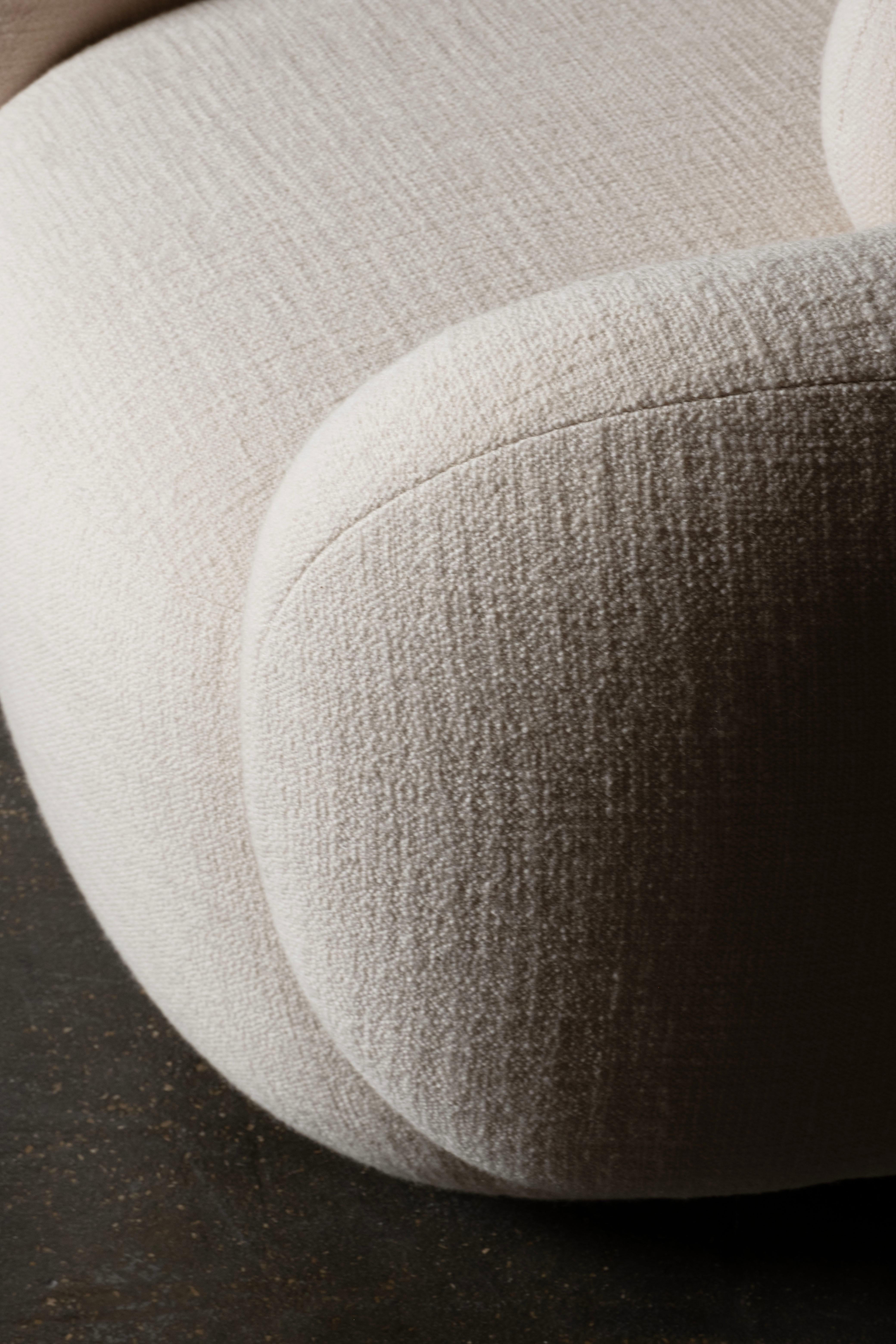 Contemporary Conchula Armchair Set of 2, Swivel, White Bouclé, Greenapple For Sale 5