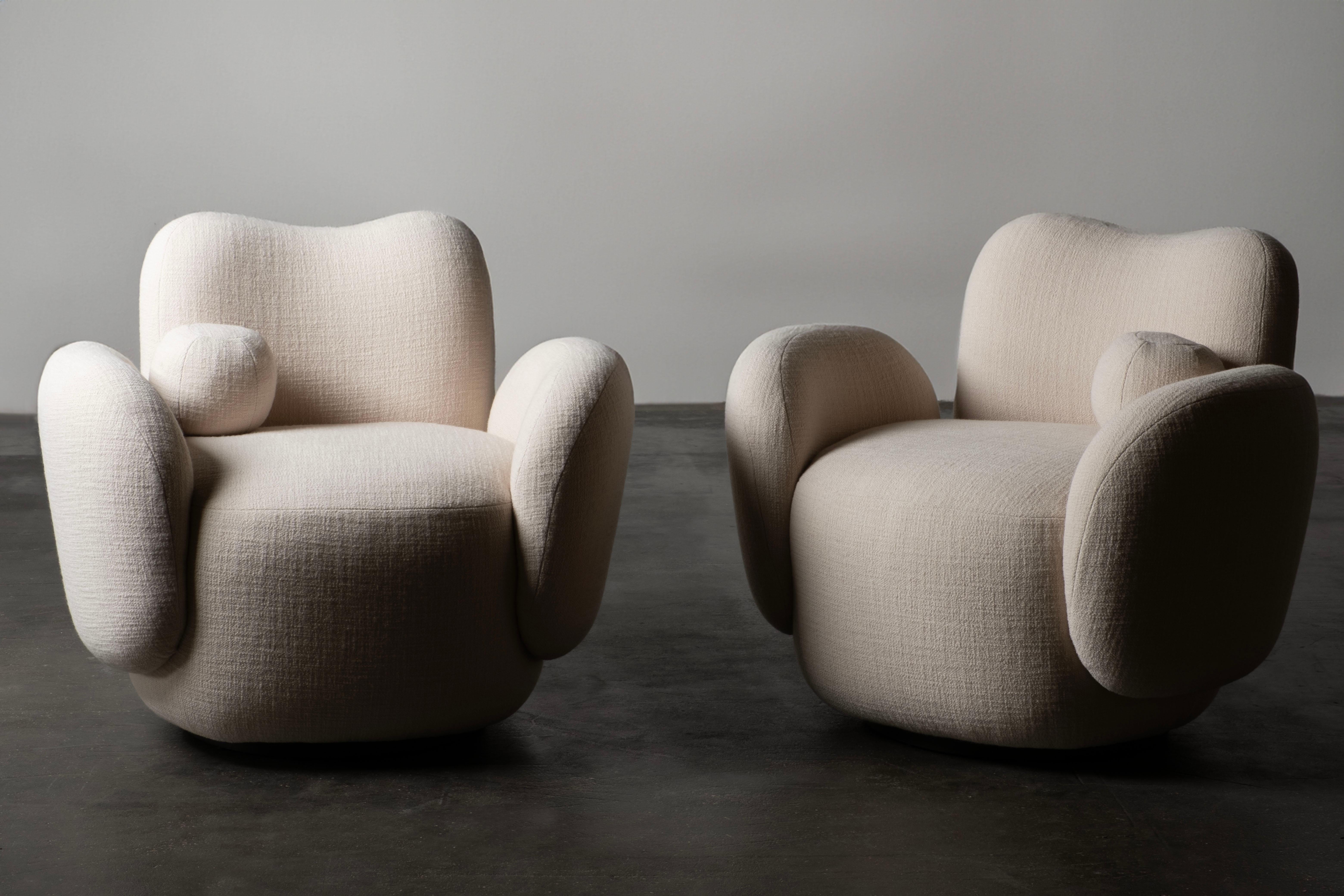 Set of 2 Mid-Century Modern Conchula Swivel Armchairs, Contemporary Collection, Handcrafted in Portugal - Europe by Greenapple.

The Conchula swivel lounge chair is a room-defining furniture piece, distinguished by its eye-catching silhouette.