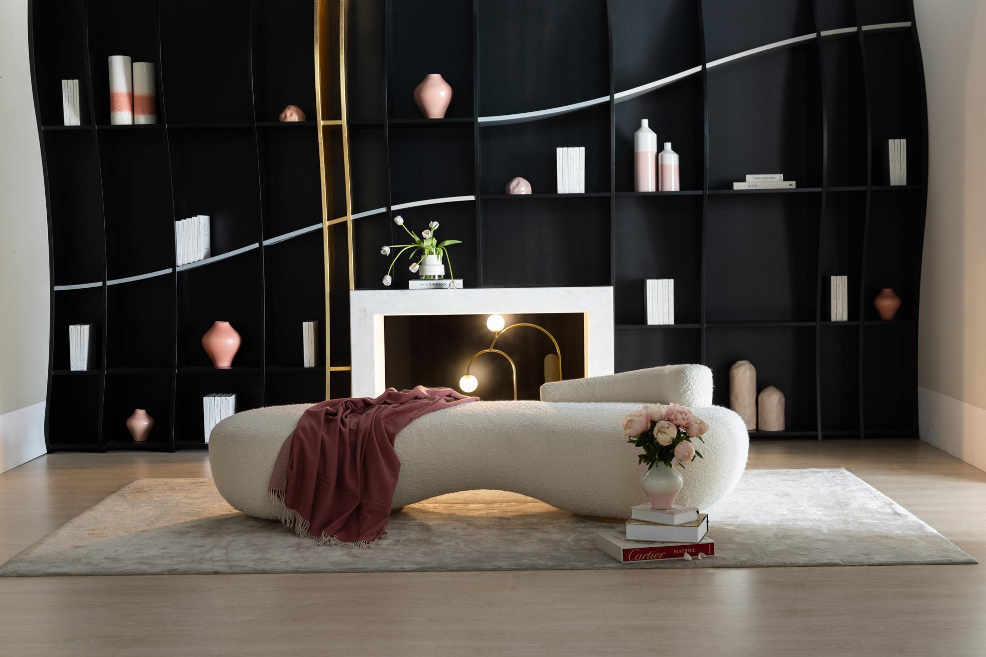 Cama de Día Conchula, Colección Contemporánea, Hecha a Mano en Portugal - Europa por Greenapple.

El sofá-cama Conchula es un mueble que define la habitación y se distingue por su llamativa silueta. Diseñada para proporcionar el máximo confort en