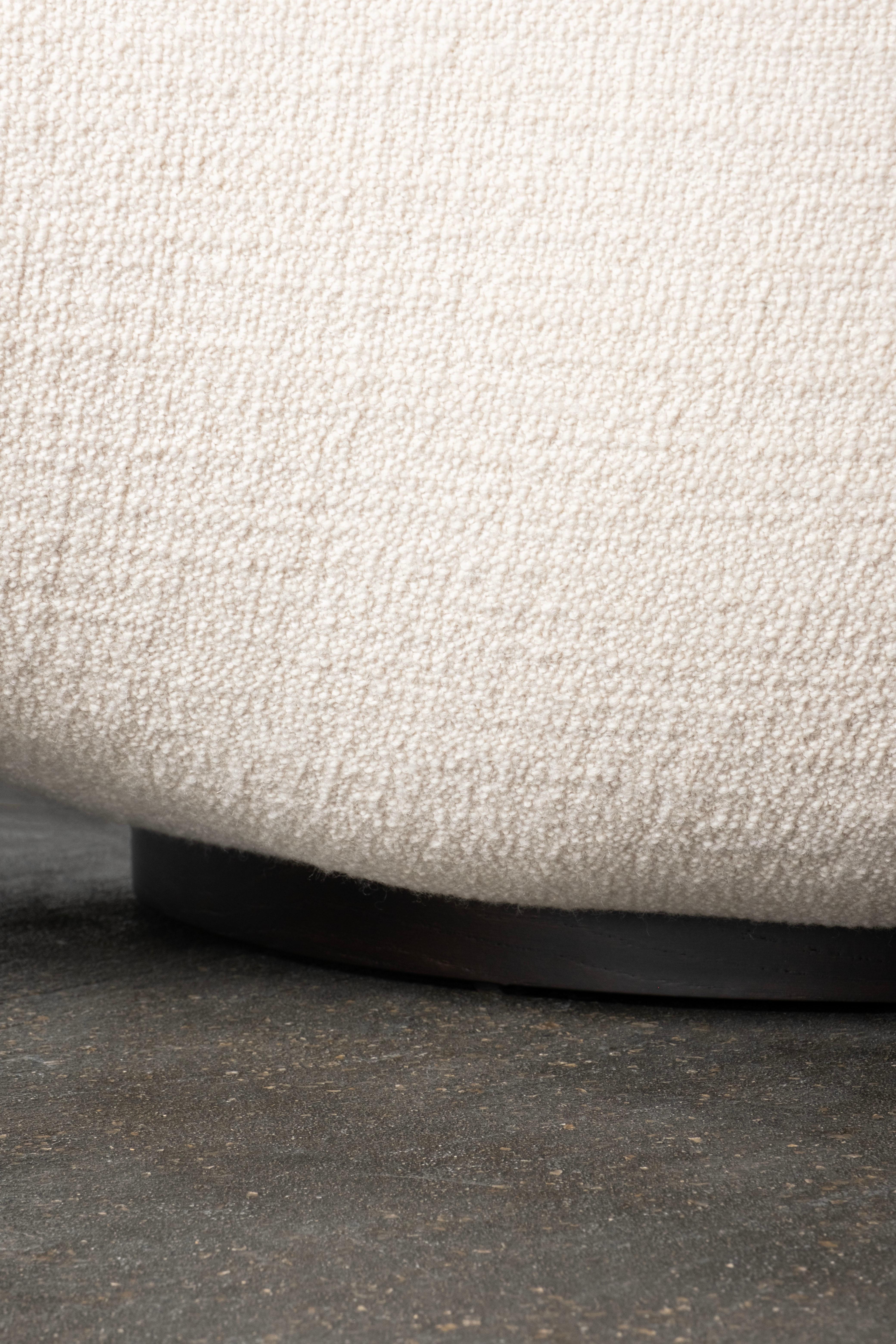 Cama de Día Contemporánea Conchula, Tejido Italiano de Lana Beige, Hecha a Mano por Greenapple en venta 1