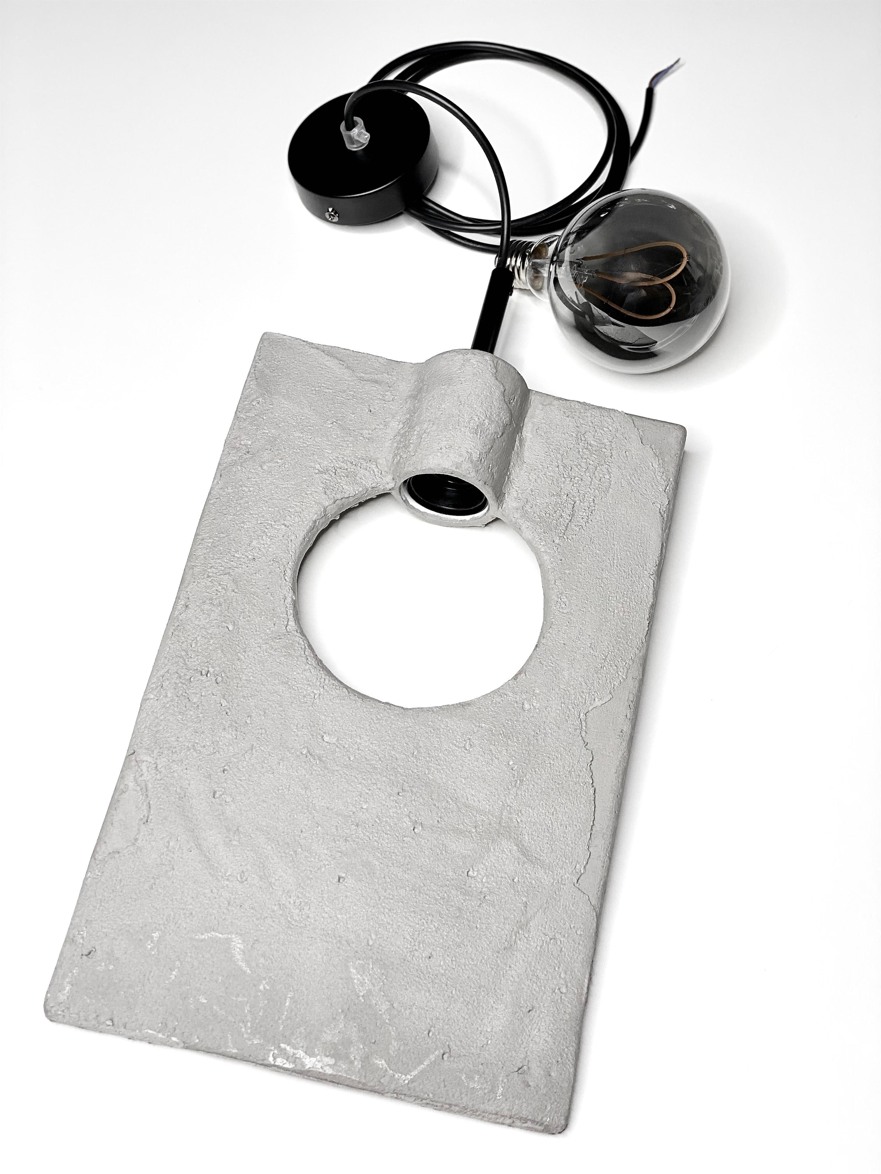 Tedesco Lampada a sospensione concreta e contemporanea in gres, design minimalista, SMOKE in vendita
