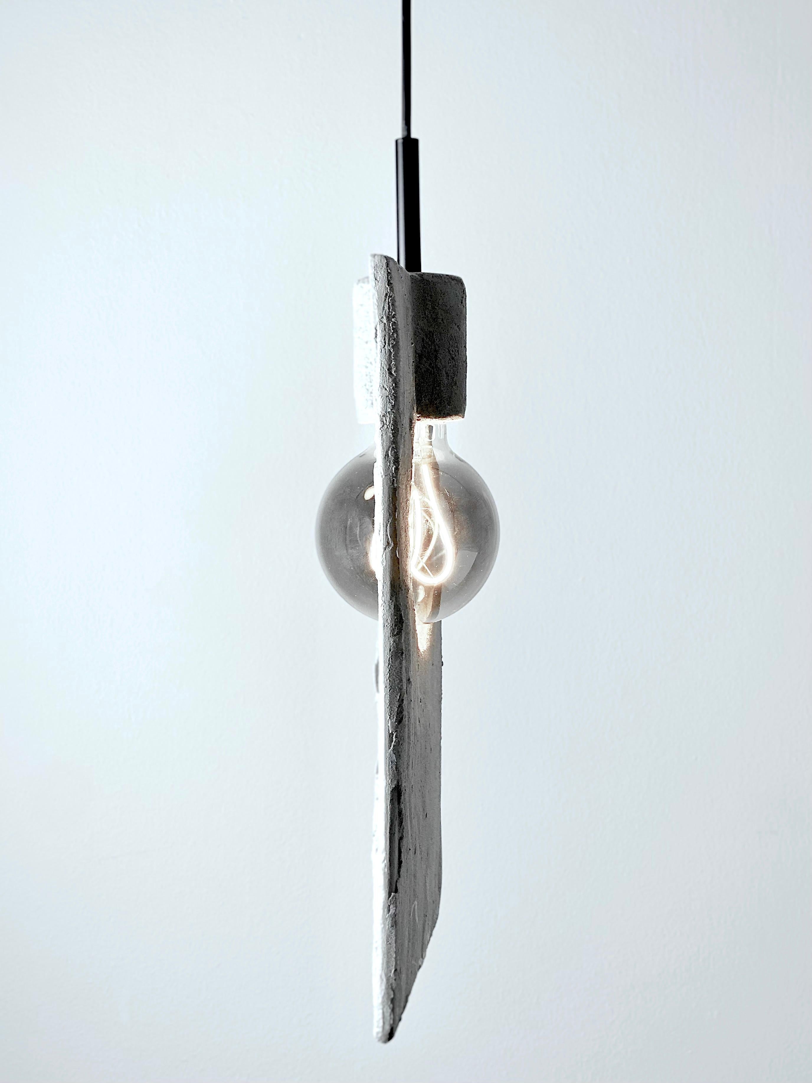 Lampada a sospensione concreta e contemporanea in gres, design minimalista, SMOKE in vendita 1