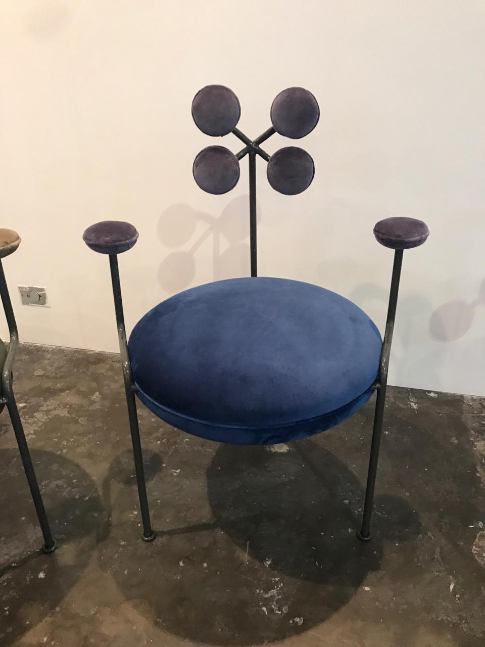 XXIe siècle et contemporain Chaise contemporaine en fer martelé à la main et Uhpolsterée par Juliana Vasconcellos en vente