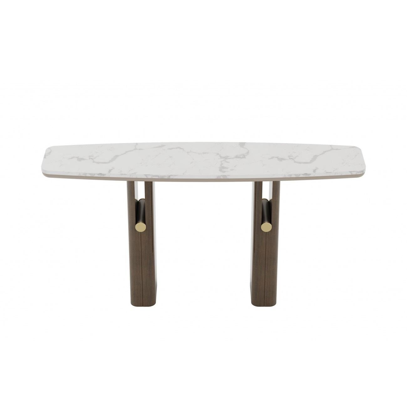 Cette console allie un design moderne à une élégance naturelle, idéale pour les couloirs ou les espaces de vie. Les pieds en bois chauds contrastent magnifiquement avec un luxueux plateau en marbre, tandis que les accents métalliques ajoutent une