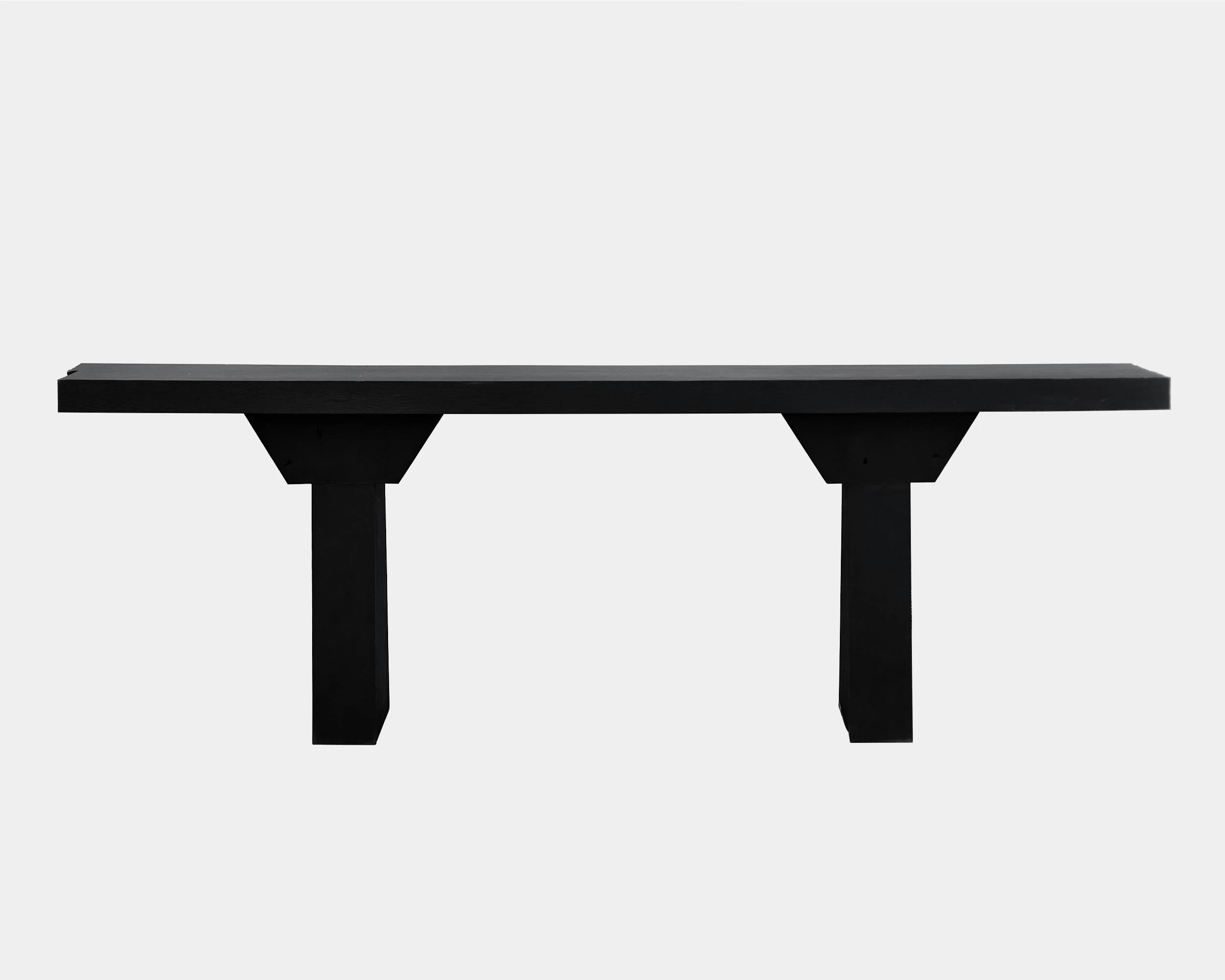 Table console personnalisable Acros de Camilo Andres Rodriguez Marquez (alias CarmWorks).

Chêne massif ou cèdre / bois brûlé ou naturel.
Taille standard : H 76 x 220 x 40 cm (personnalisable).

Chaque pièce est réalisée sur commande et