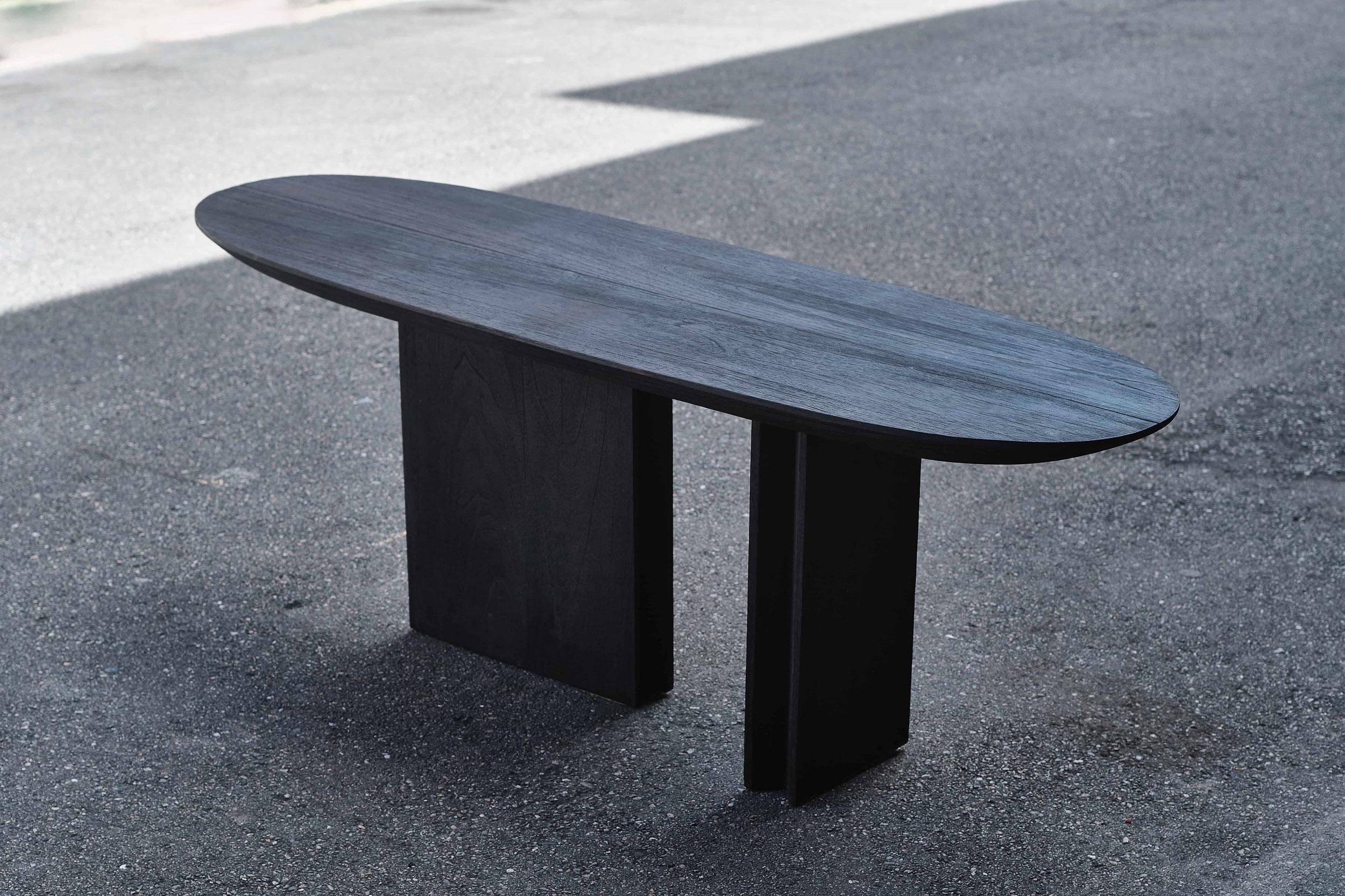 Table console contemporaine Barca en bois brûlé de Carm Works, personnalisable Neuf - En vente à Paris, FR