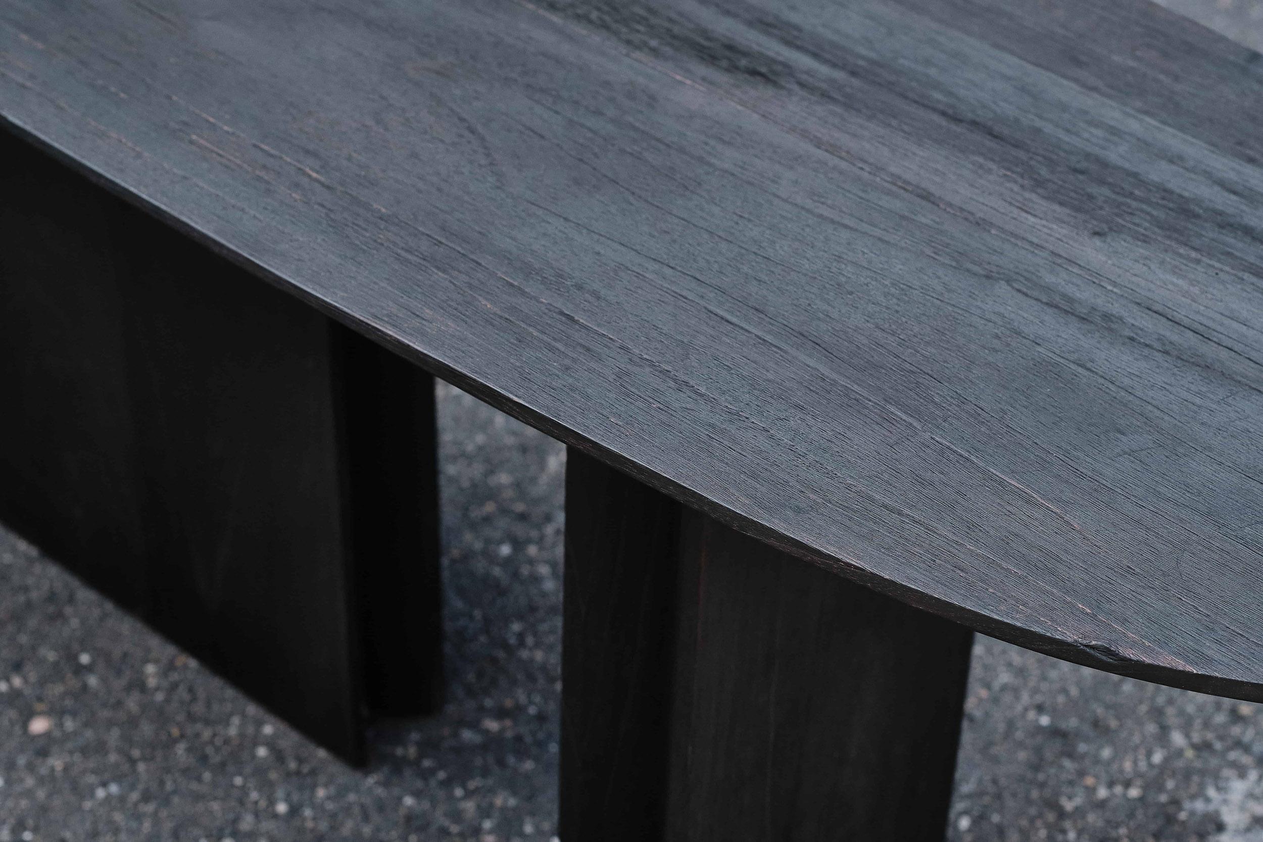Chêne Table console contemporaine Barca en bois brûlé de Carm Works, personnalisable en vente