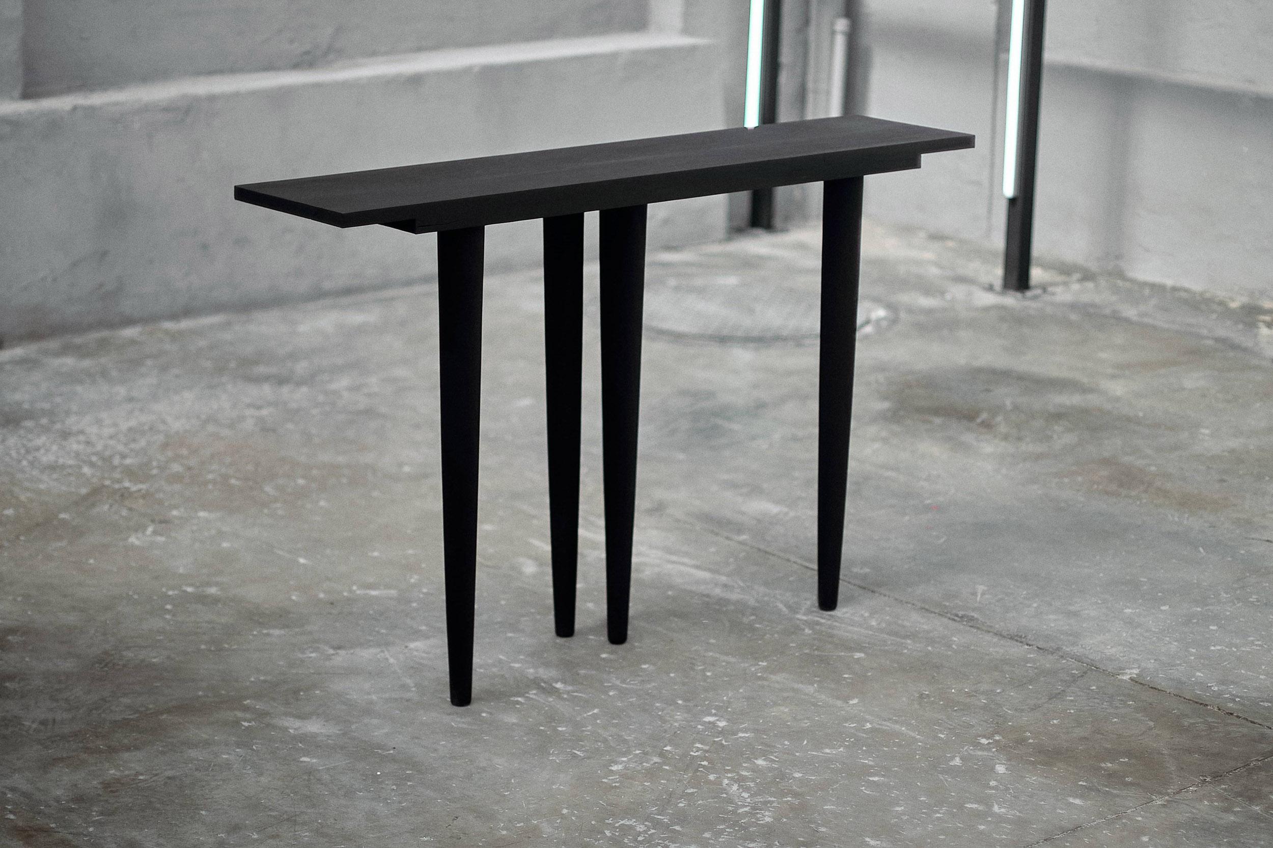 Organique Table console contemporaineBoro en bois brûlé de Carmworks, personnalisable en vente