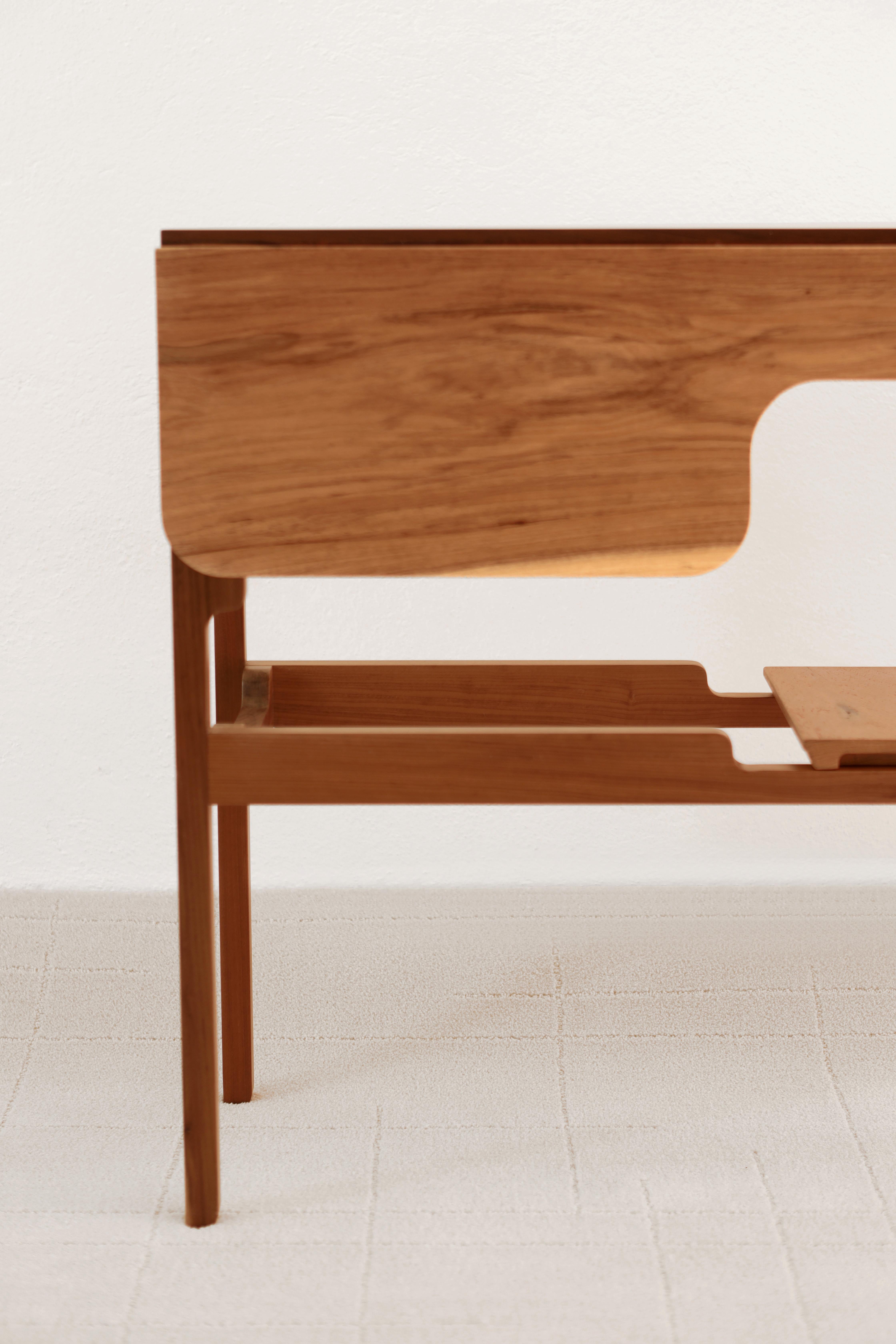 Bois de feuillus Table console contemporaine en bois de feuillus brésilien de Leo Strauss en vente