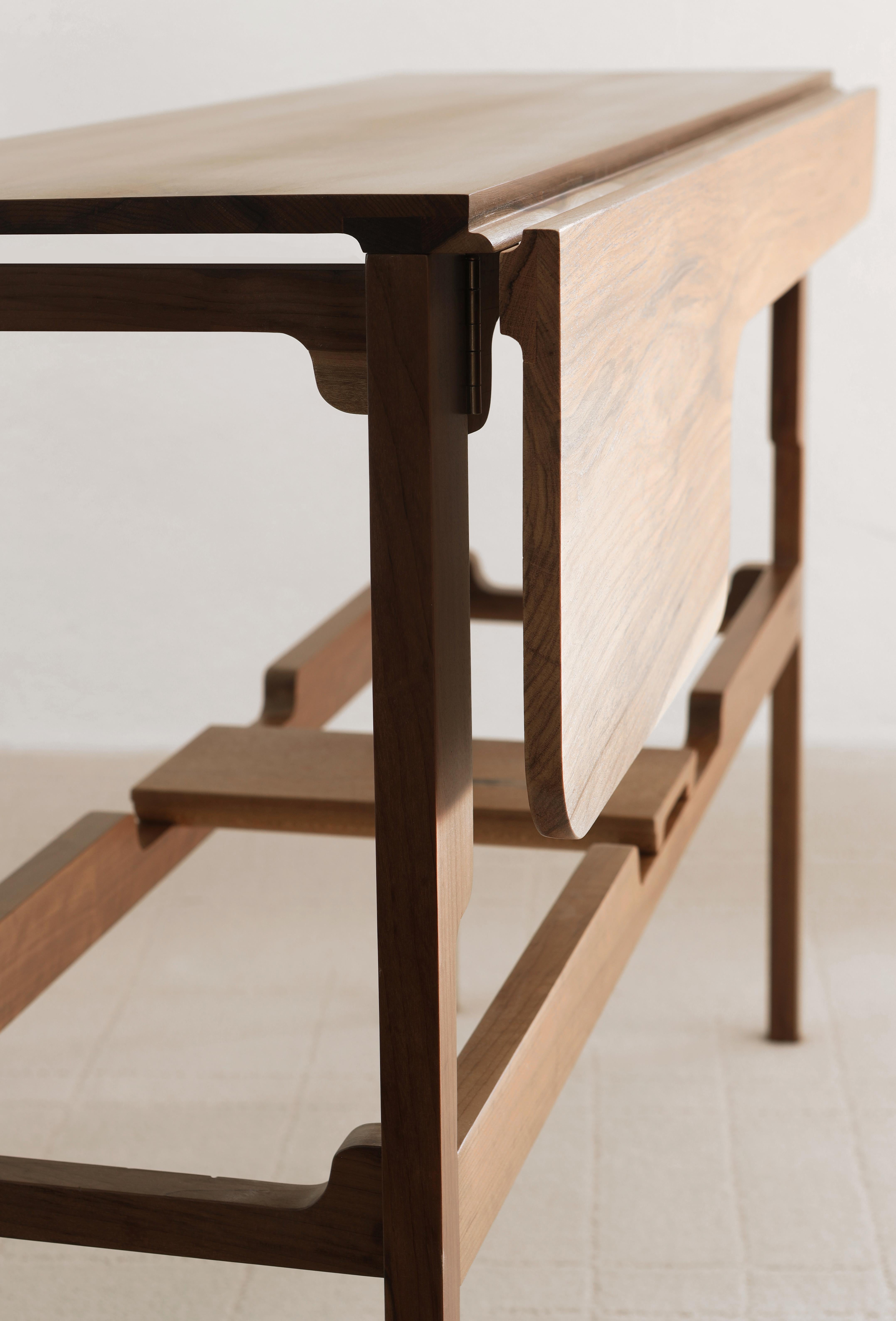 Moderne Table console contemporaine en bois de feuillus brésilien de Leo Strauss en vente