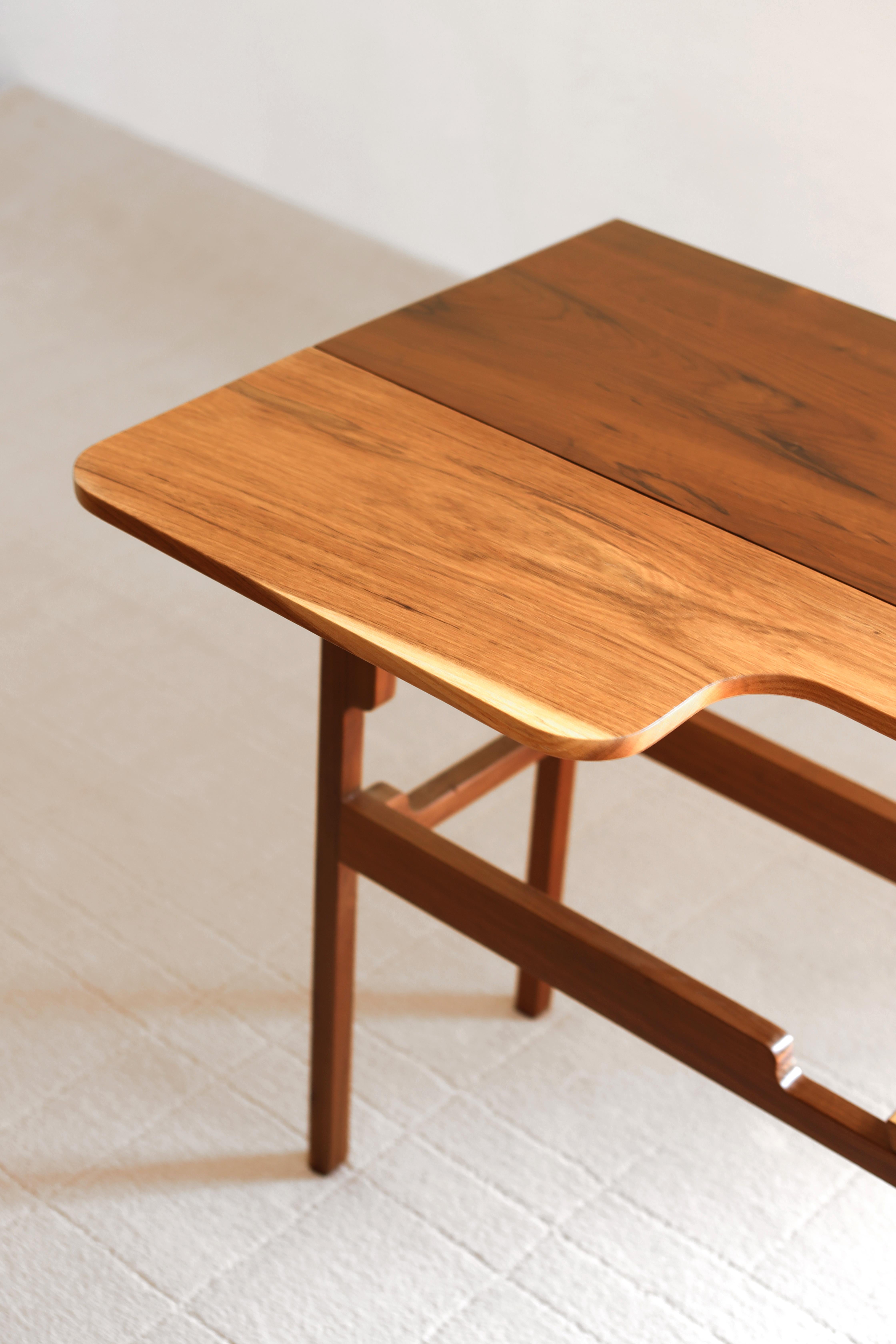Fait main Table console contemporaine en bois de feuillus brésilien de Leo Strauss en vente