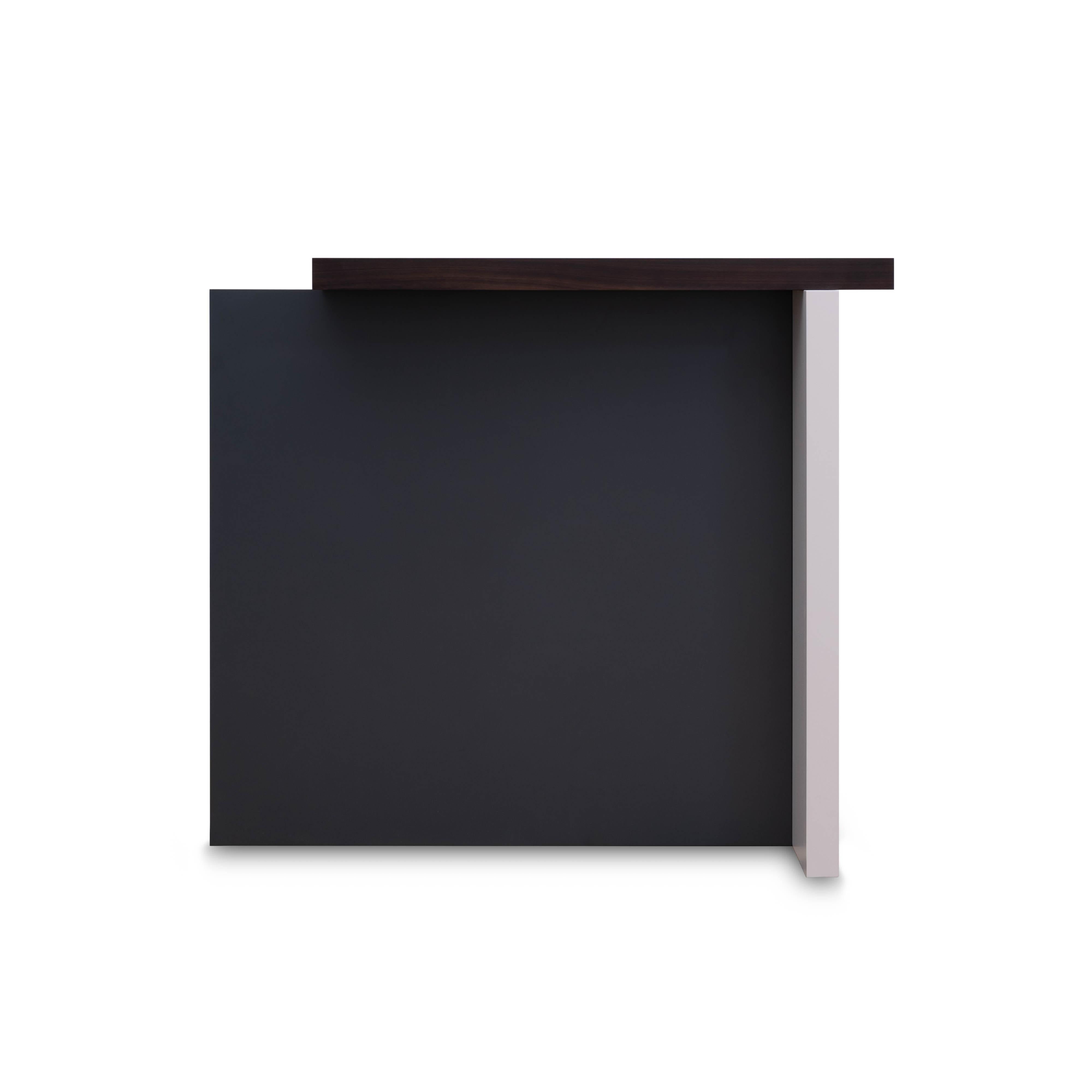 Legno Tavolo consolle contemporaneo, Made in Italy, ottone e legno di eucalipto in vendita