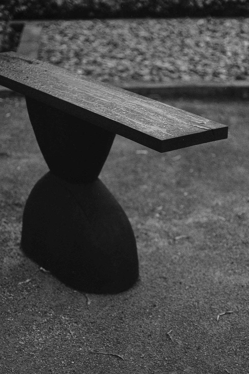 XXIe siècle et contemporain Table console contemporaine Tota en bois brûlé de CarmWorks, personnalisable en vente