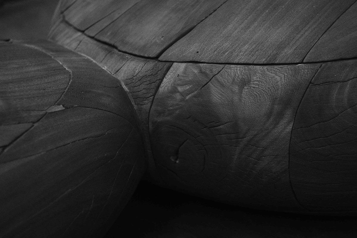 Table console contemporaine Tota en bois brûlé de CarmWorks, personnalisable en vente 1