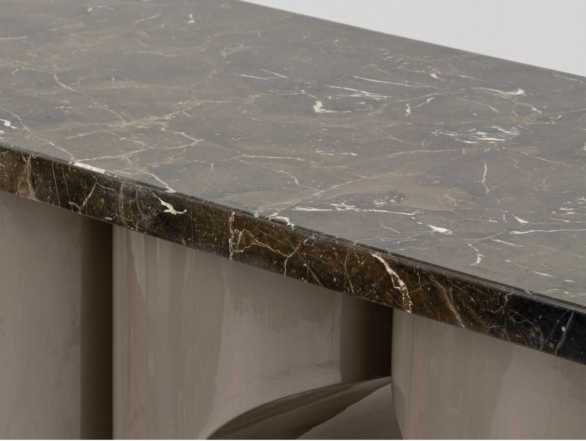 Mesa Consola Contemporánea con Patas Cilíndricas y Tapa de Mármol Moderno en venta