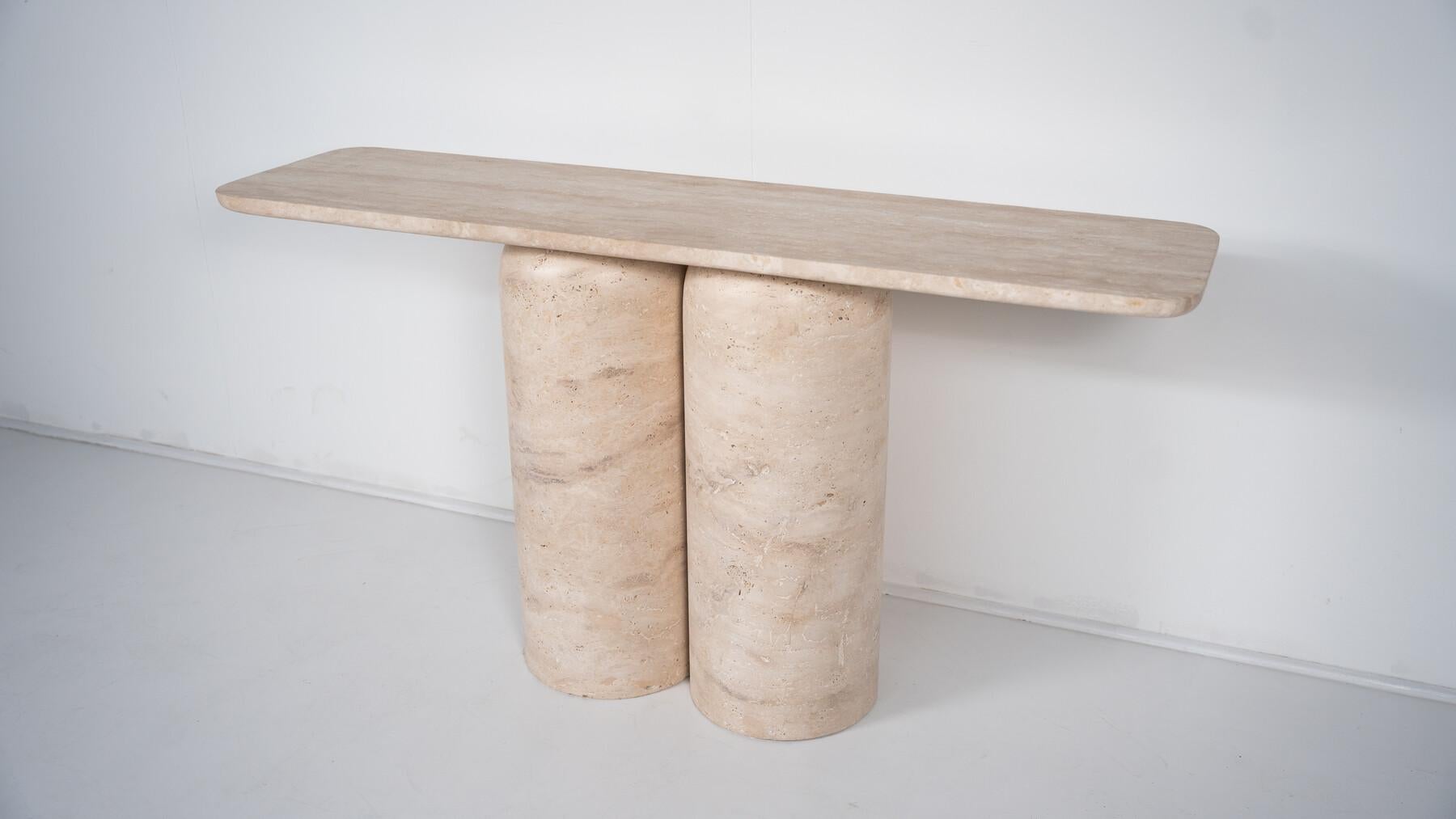 Console contemporanea, Travertino, Italia. 