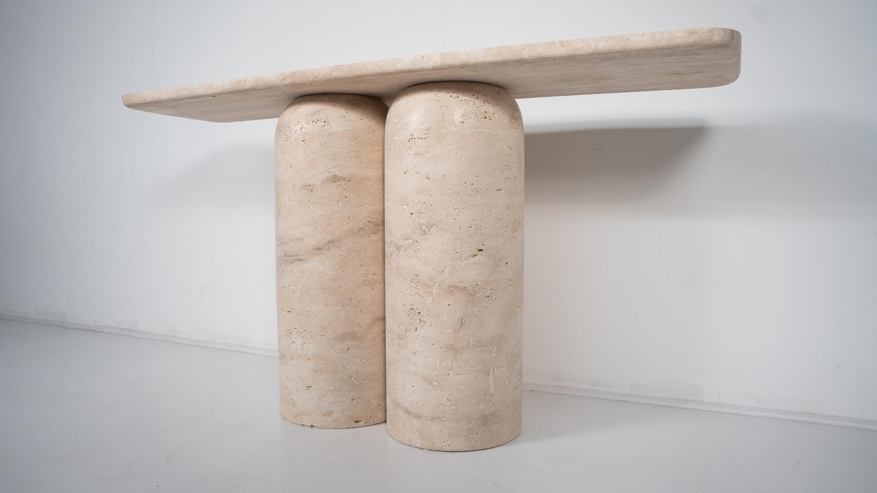 XXI secolo e contemporaneo Console contemporanea, Travertino, Italia. in vendita