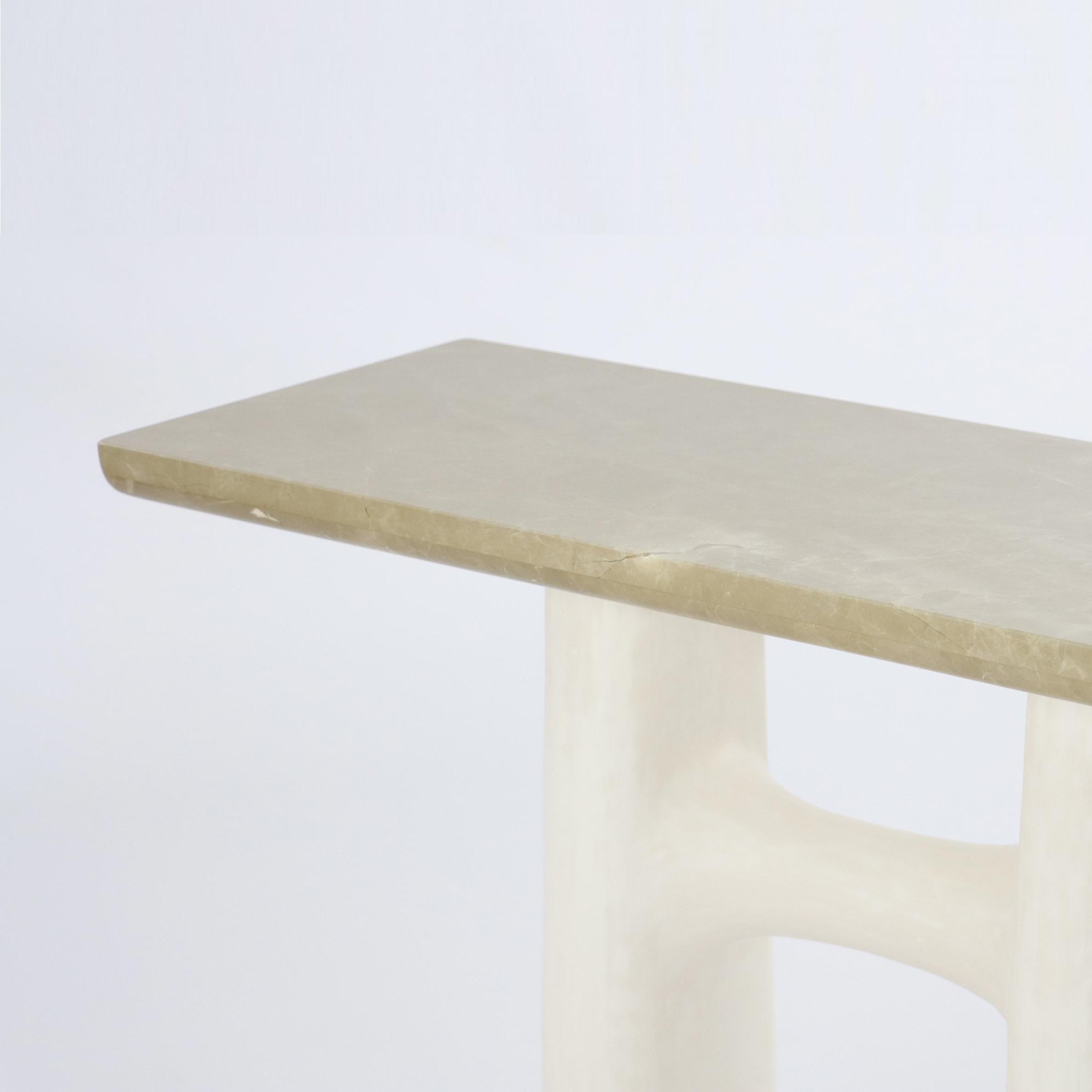 Console contemporanea con gambe intonacate e piano in marmo In condizioni Nuovo in vendita a NEW YORK, NY